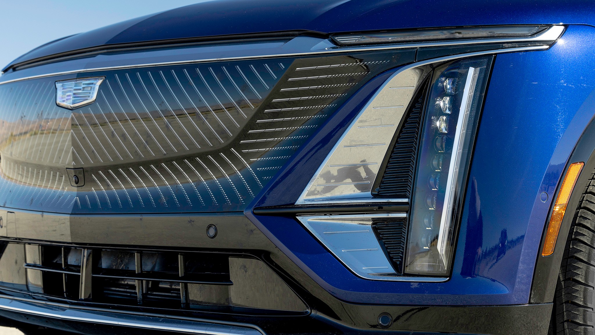 013 2025 Cadillac Lyriq AWD grille