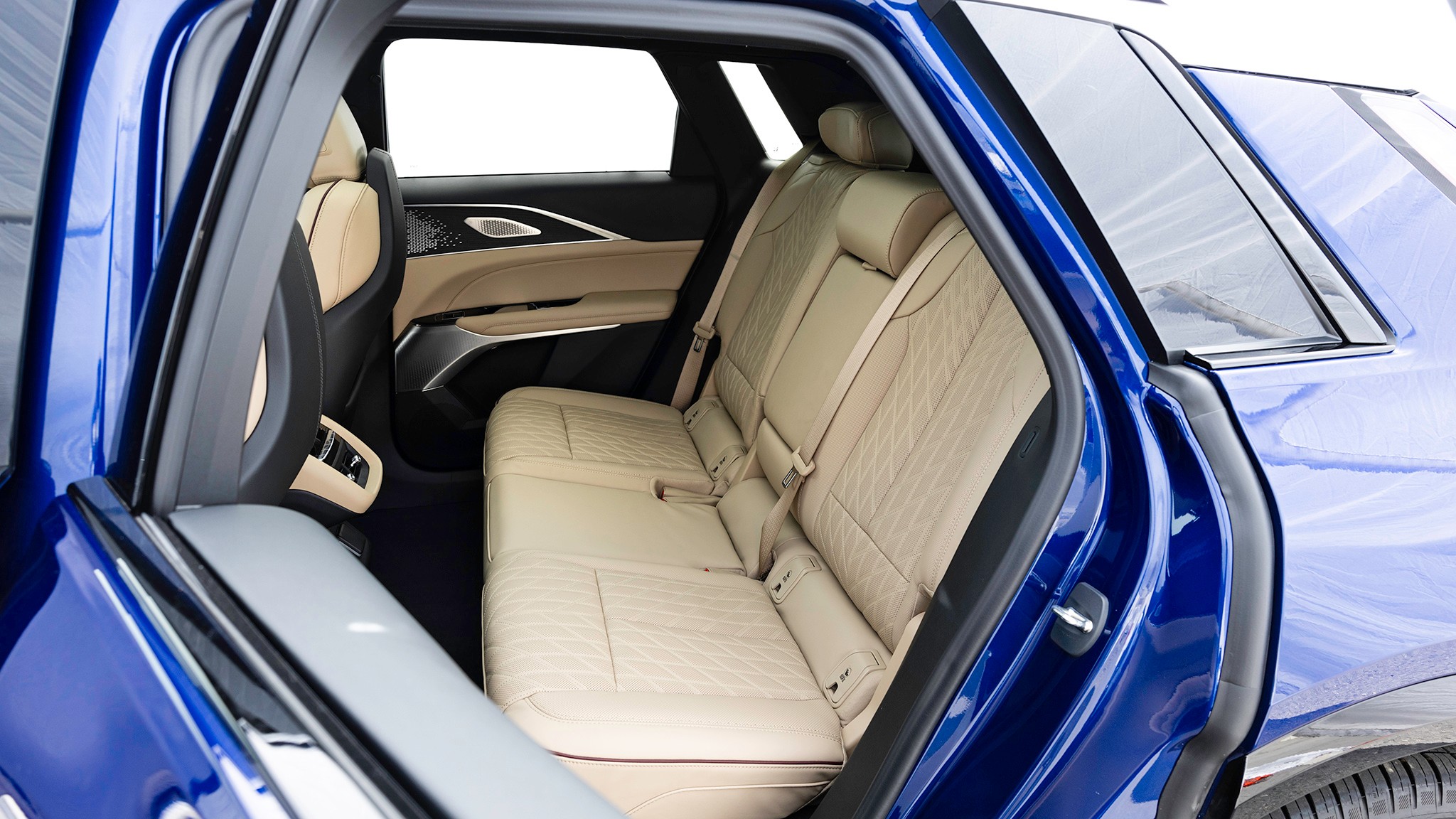 019 2025 Cadillac Lyriq AWD interior