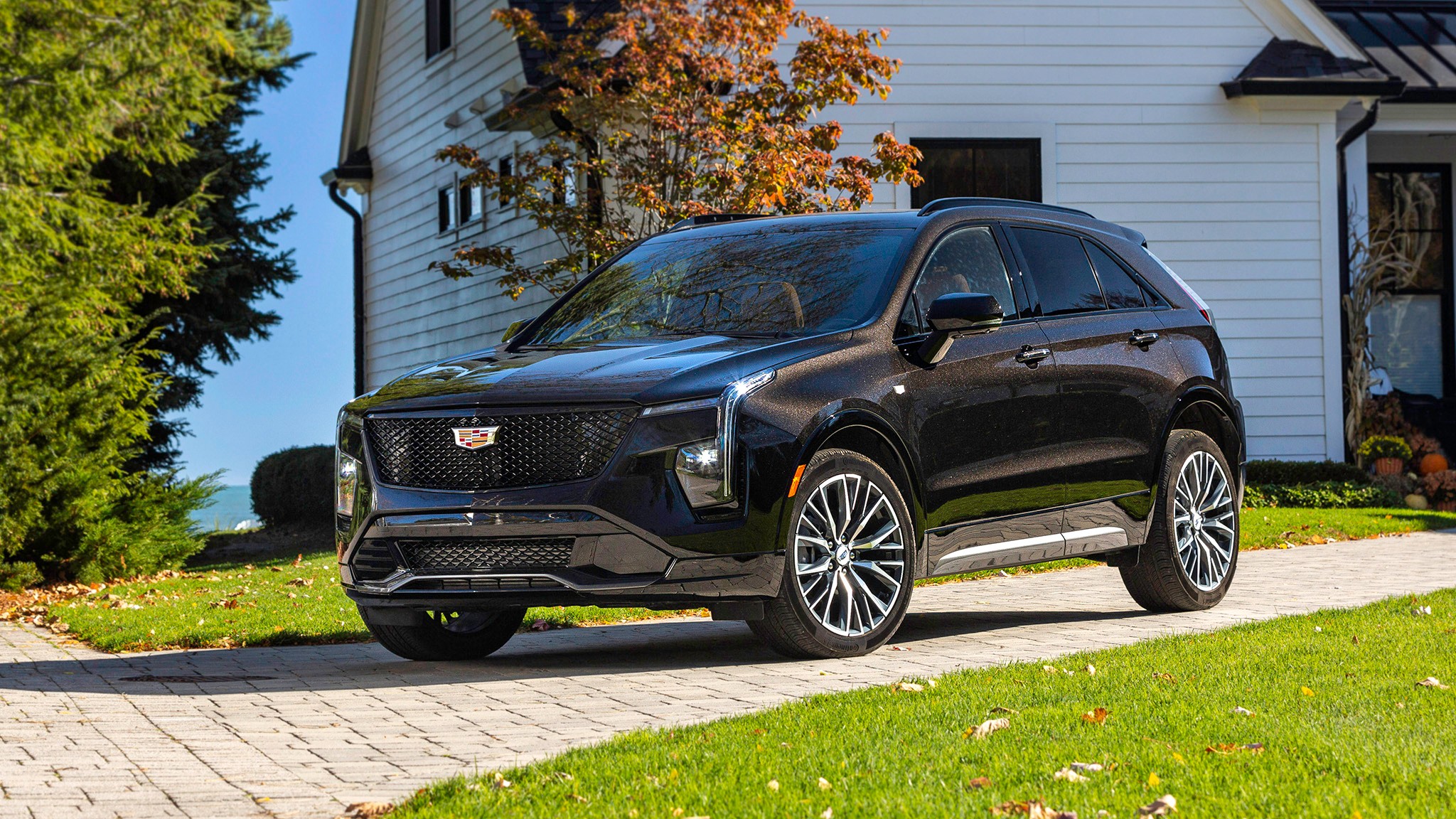 011 2025 Cadillac XT4 Sport AWD front view