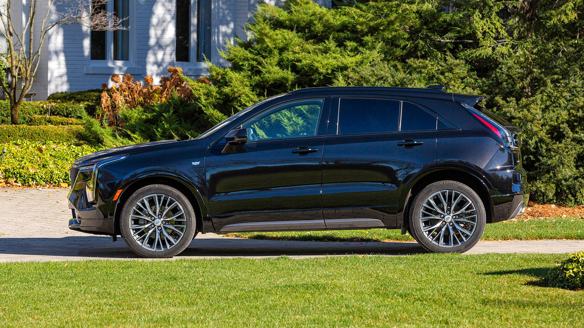 012 2025 Cadillac XT4 Sport AWD side view
