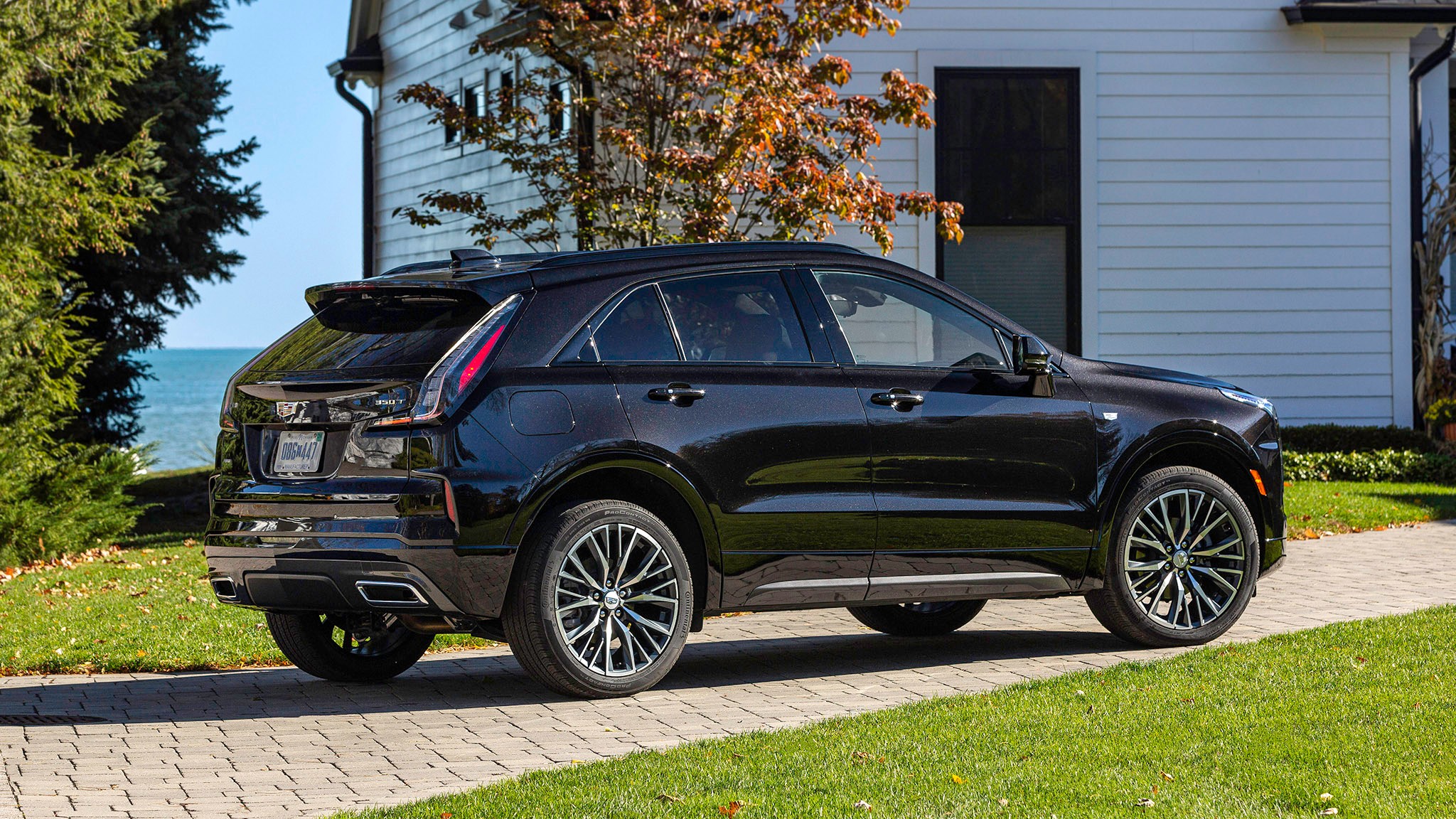014 2025 Cadillac XT4 Sport AWD side view