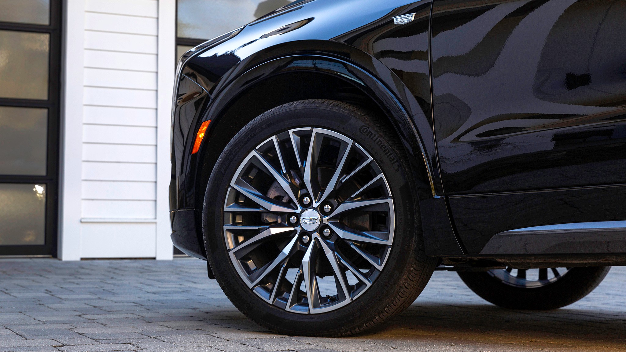 018 2025 Cadillac XT4 Sport AWD wheel tire