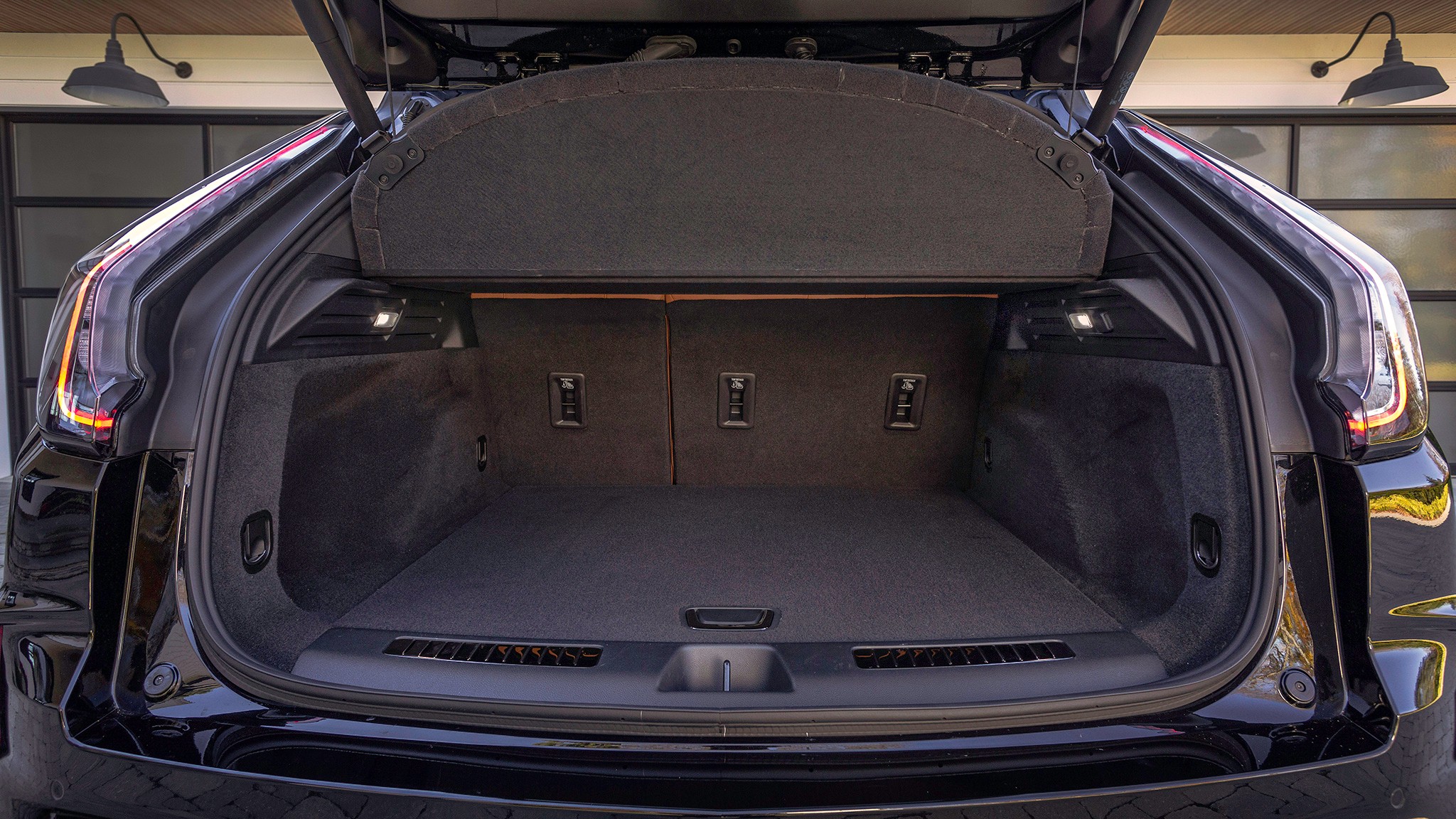 036 2025 Cadillac XT4 Sport AWD cargo