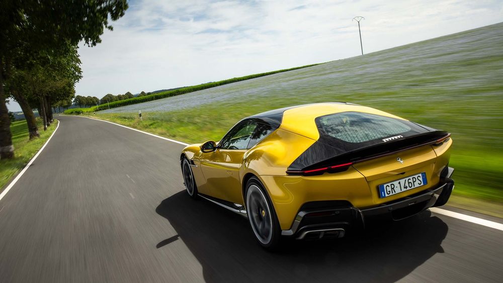 013 2025 ferrari 12 cilindri rear view