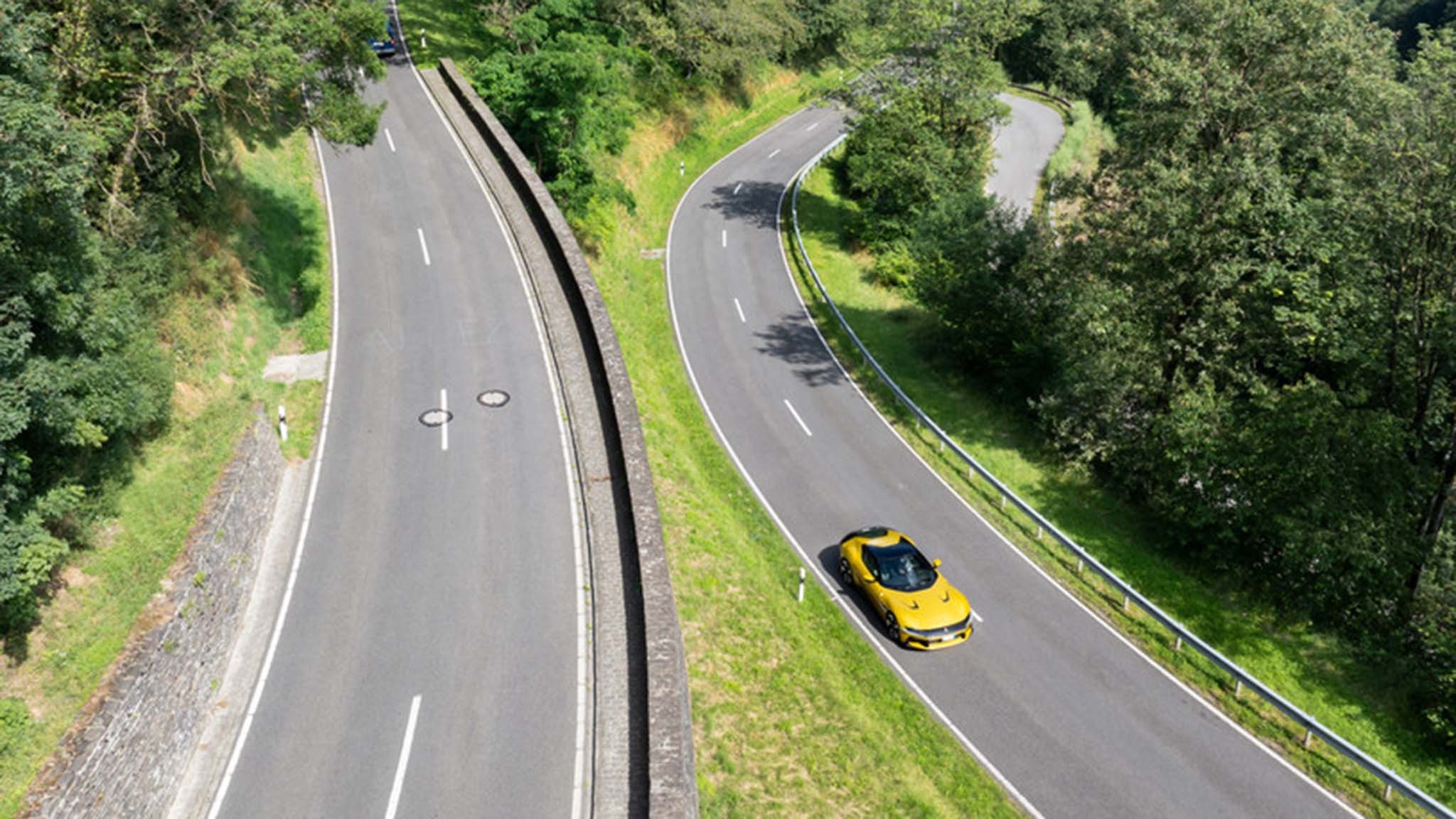 037 2025 ferrari 12 cilindri