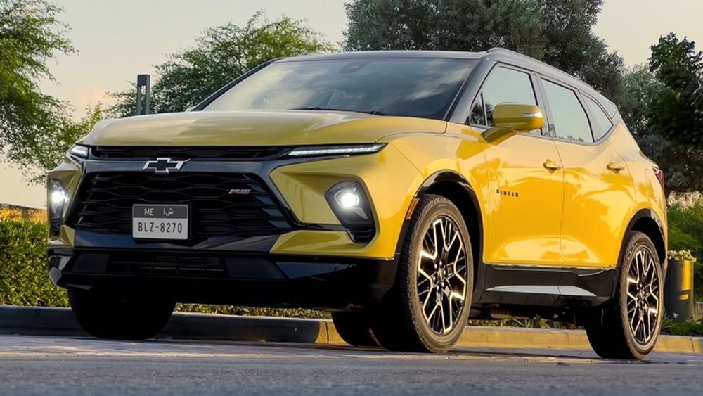 2 2025 Chevrolet Blazer front view