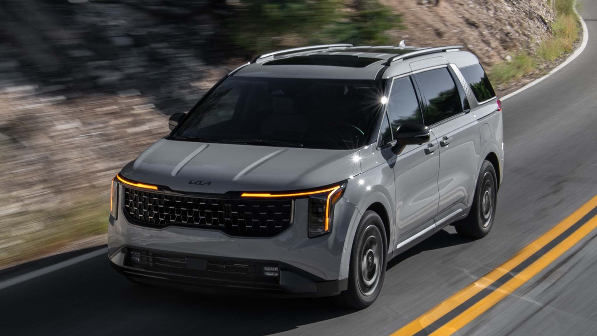 016 2025 kia carnival hybrid front view