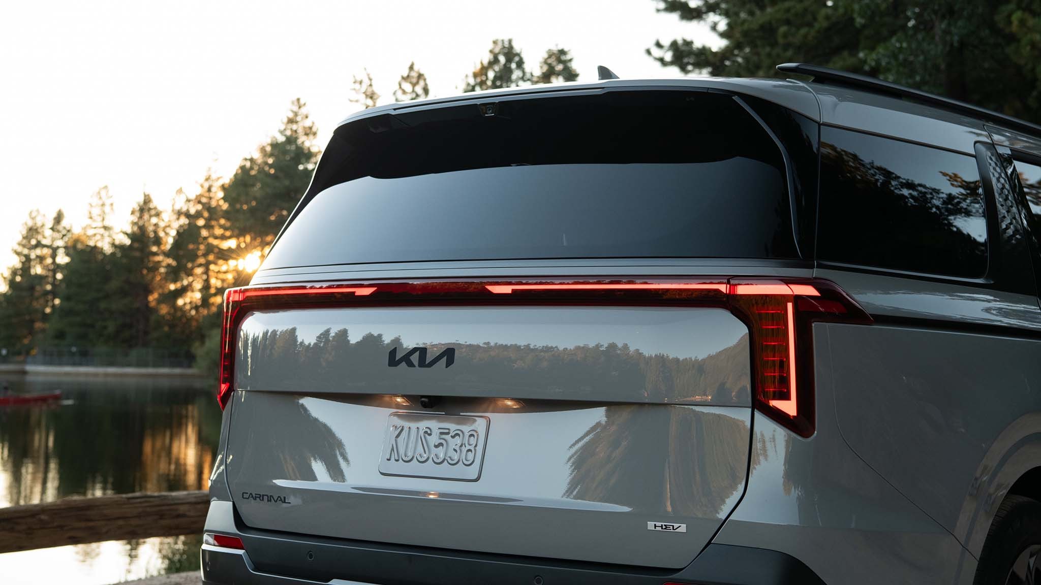 020 2025 kia carnival hybrid rear view