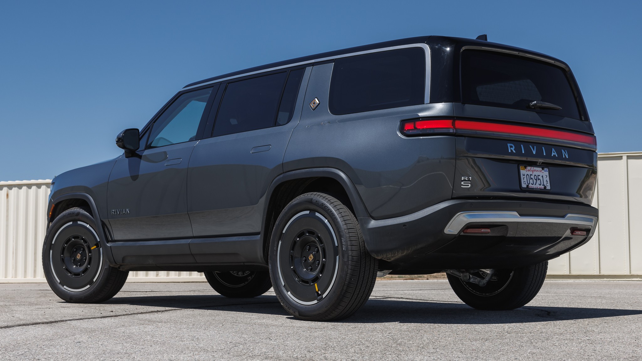 002 2025 Rivian R1S Dual Max Rear Quarter Static