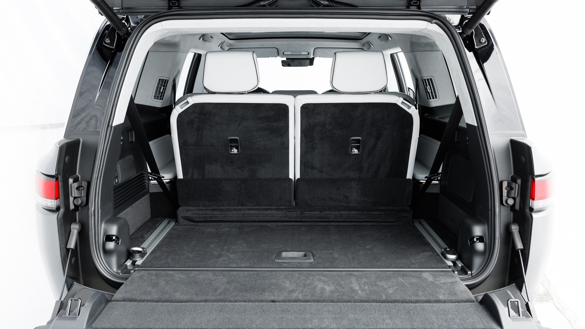 008 2025 Rivian R1S Dual Max trunk