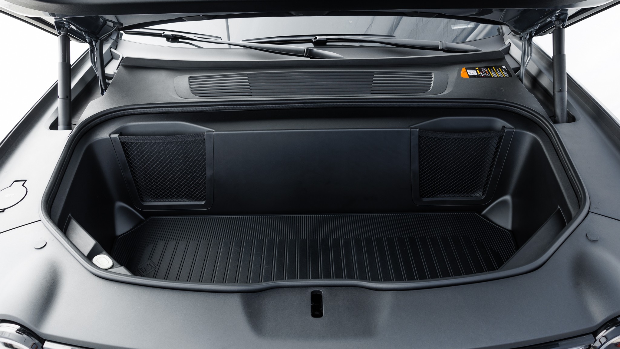 009 2025 Rivian R1S Dual Max frunk