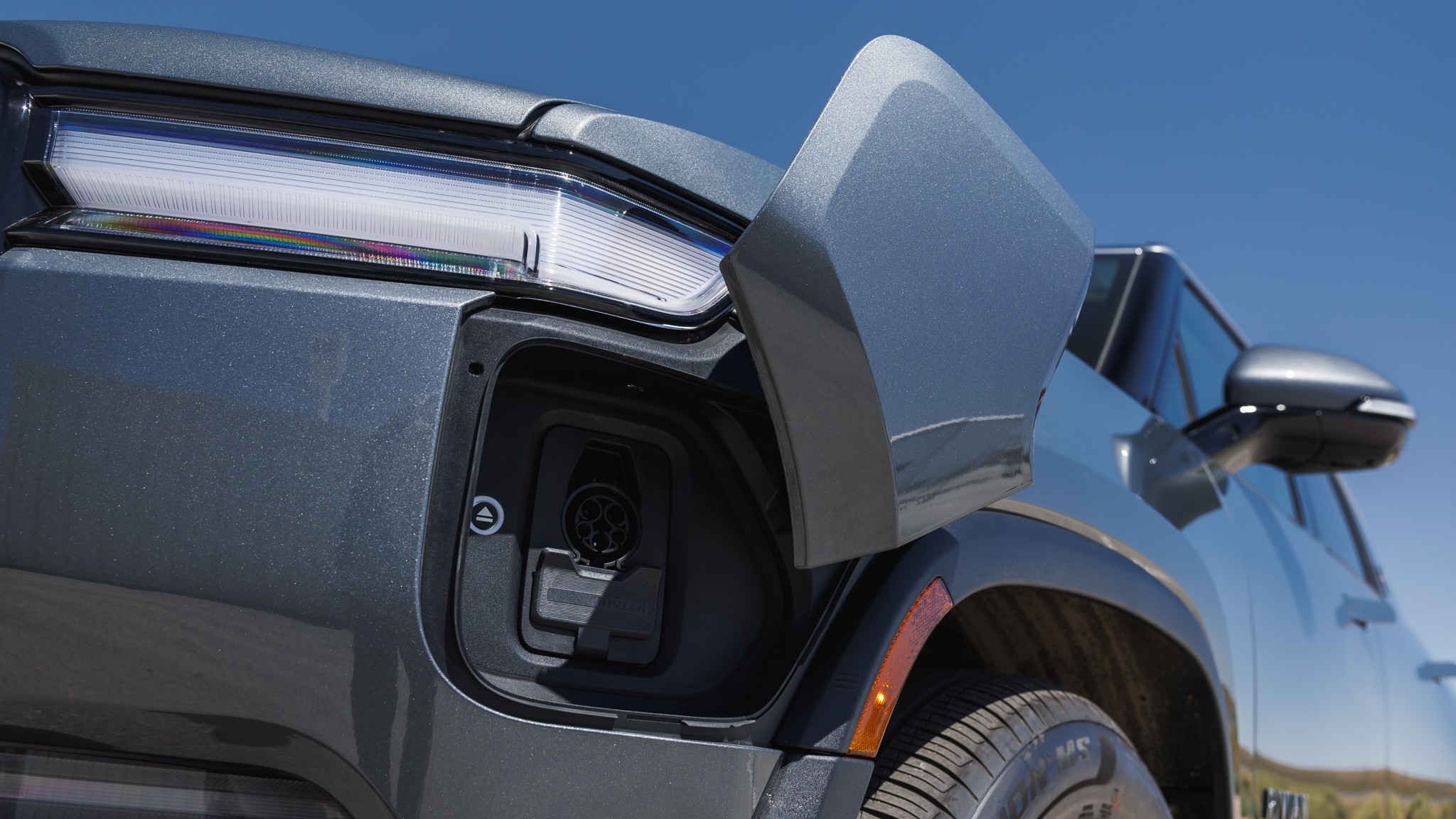 017 2025 Rivian R1S Dual Max