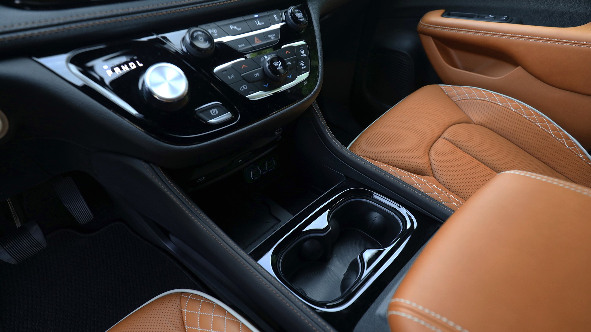 5 2025 Chrysler Pacifica PHEV Hybrid interior