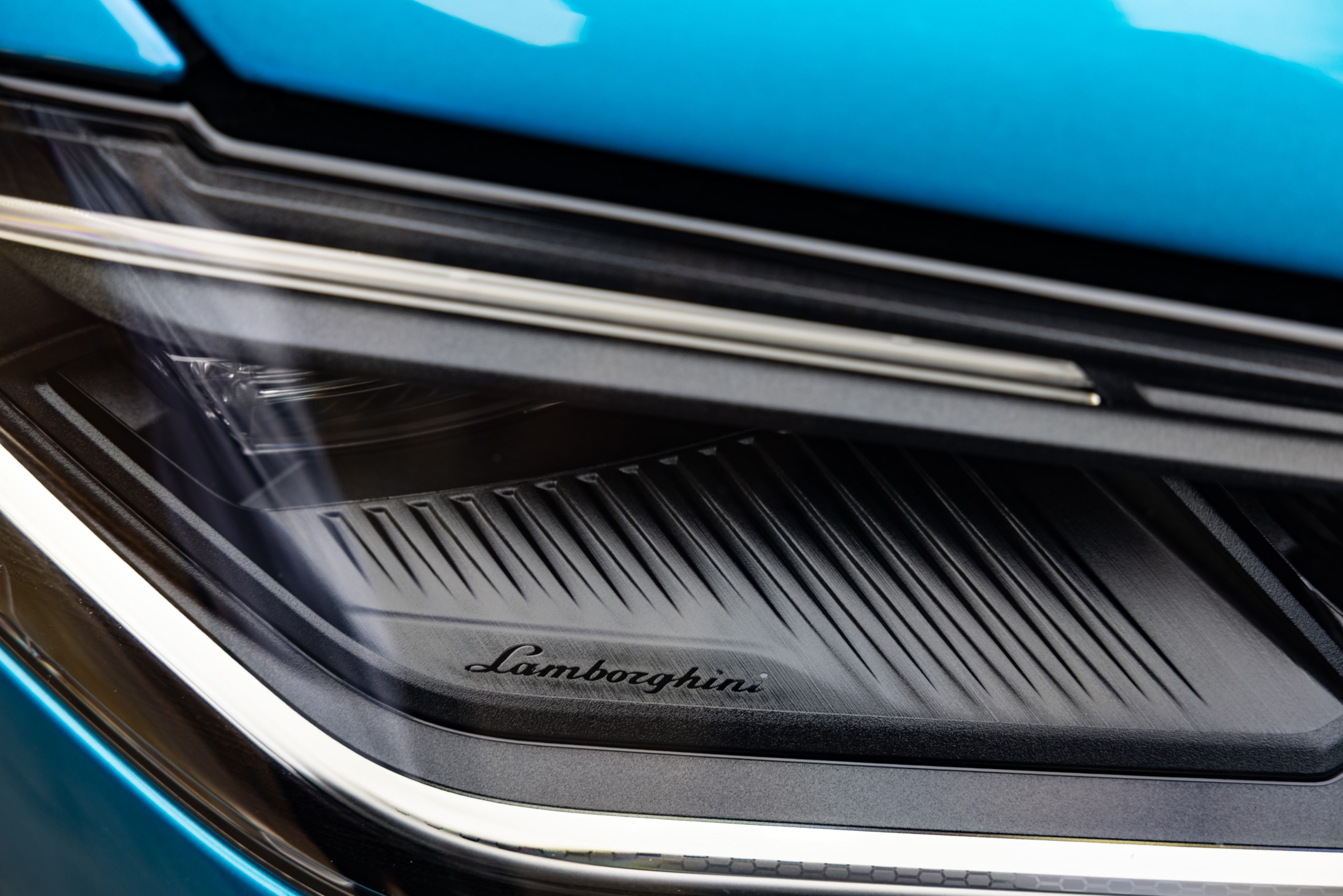 13 2024 lamborghini urus se