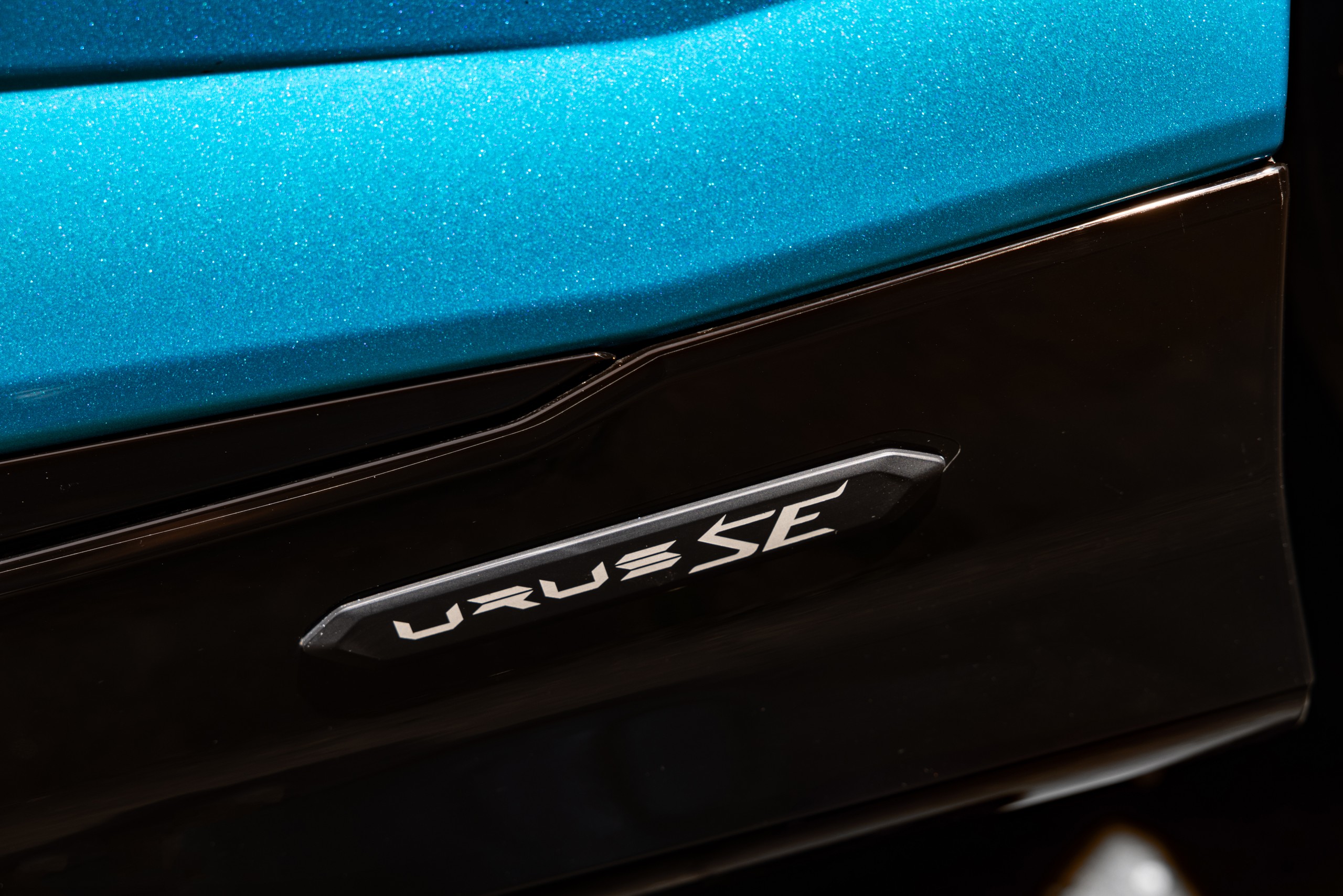 14 2024 lamborghini urus se