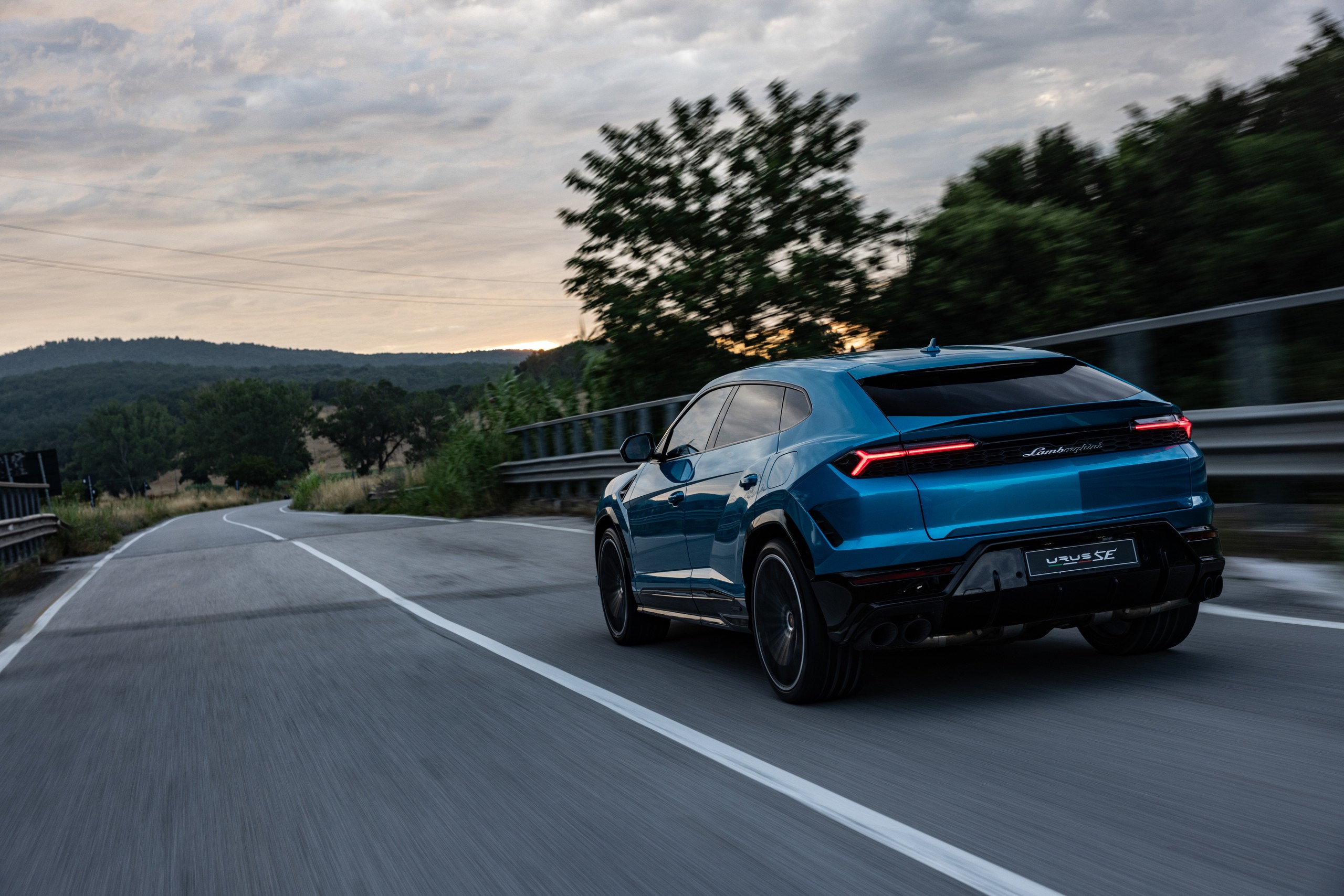 22 2024 lamborghini urus se