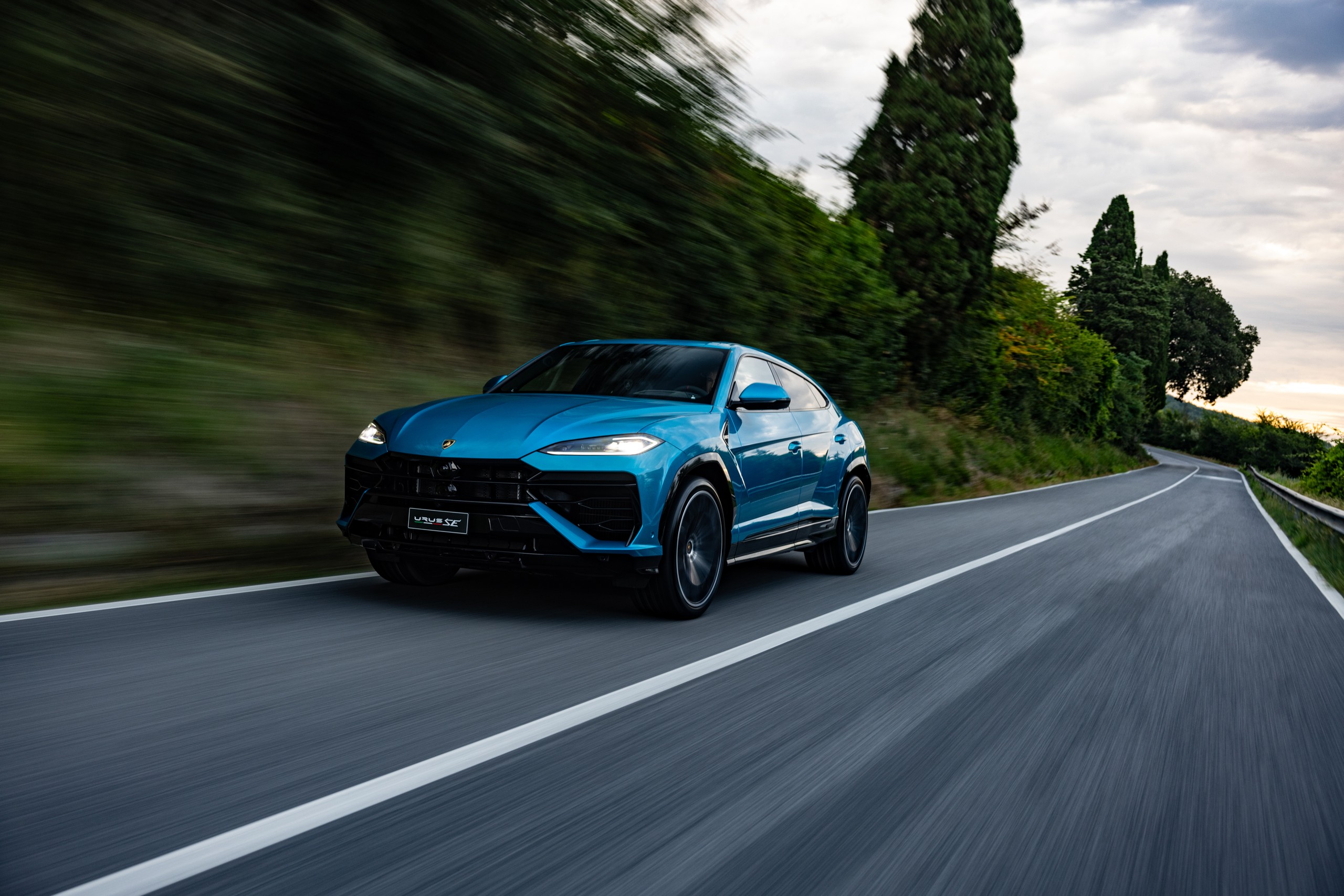 23 2024 lamborghini urus se