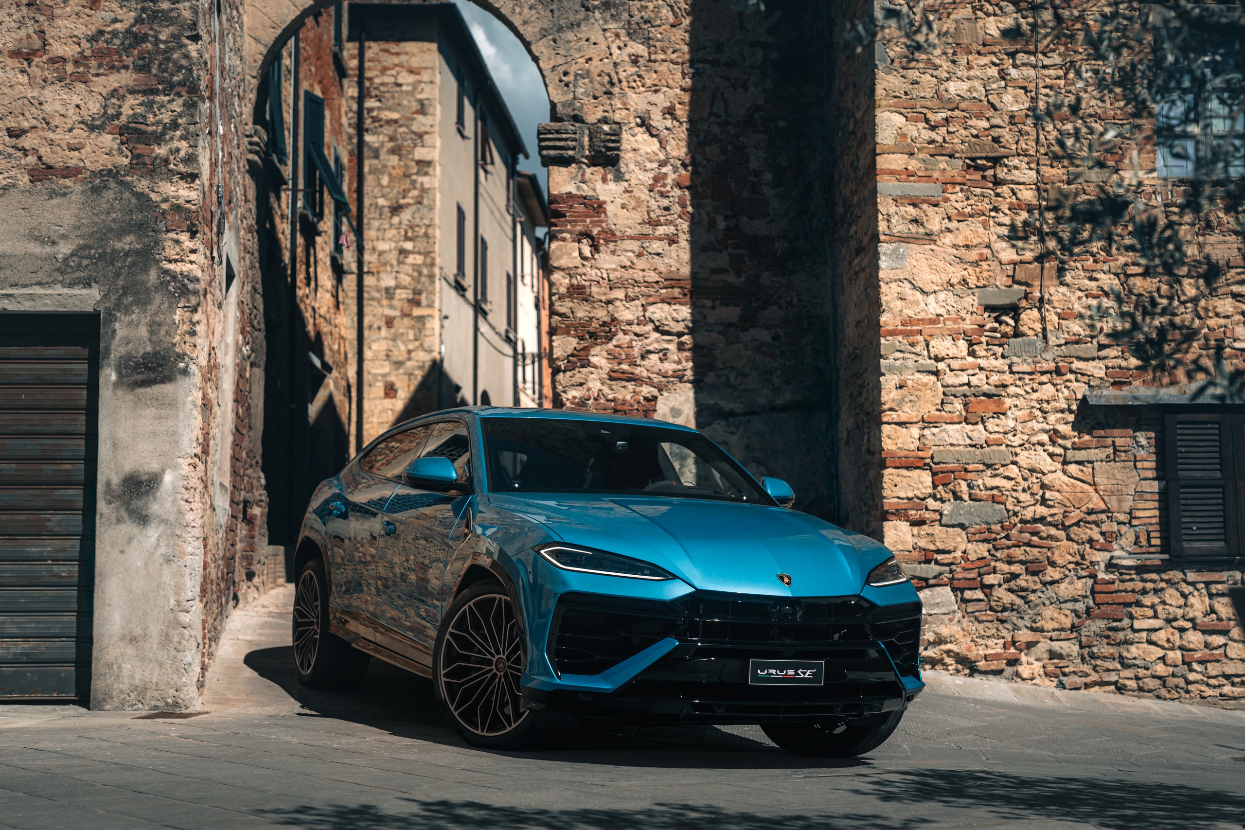 32 2024 lamborghini urus se