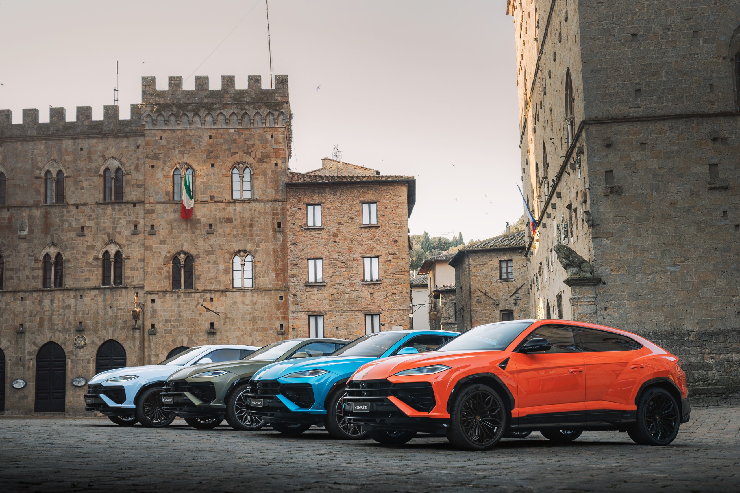 45 2024 lamborghini urus se