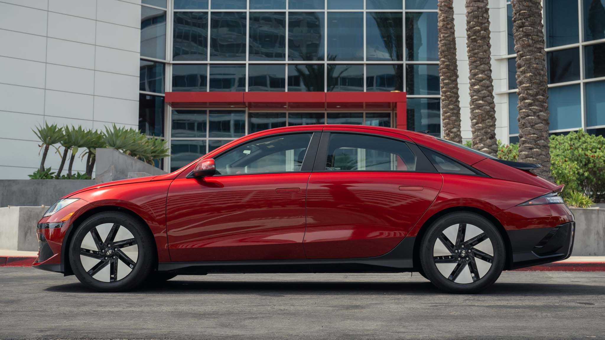 010 2024 hyundai ioniq 6 SE side profile