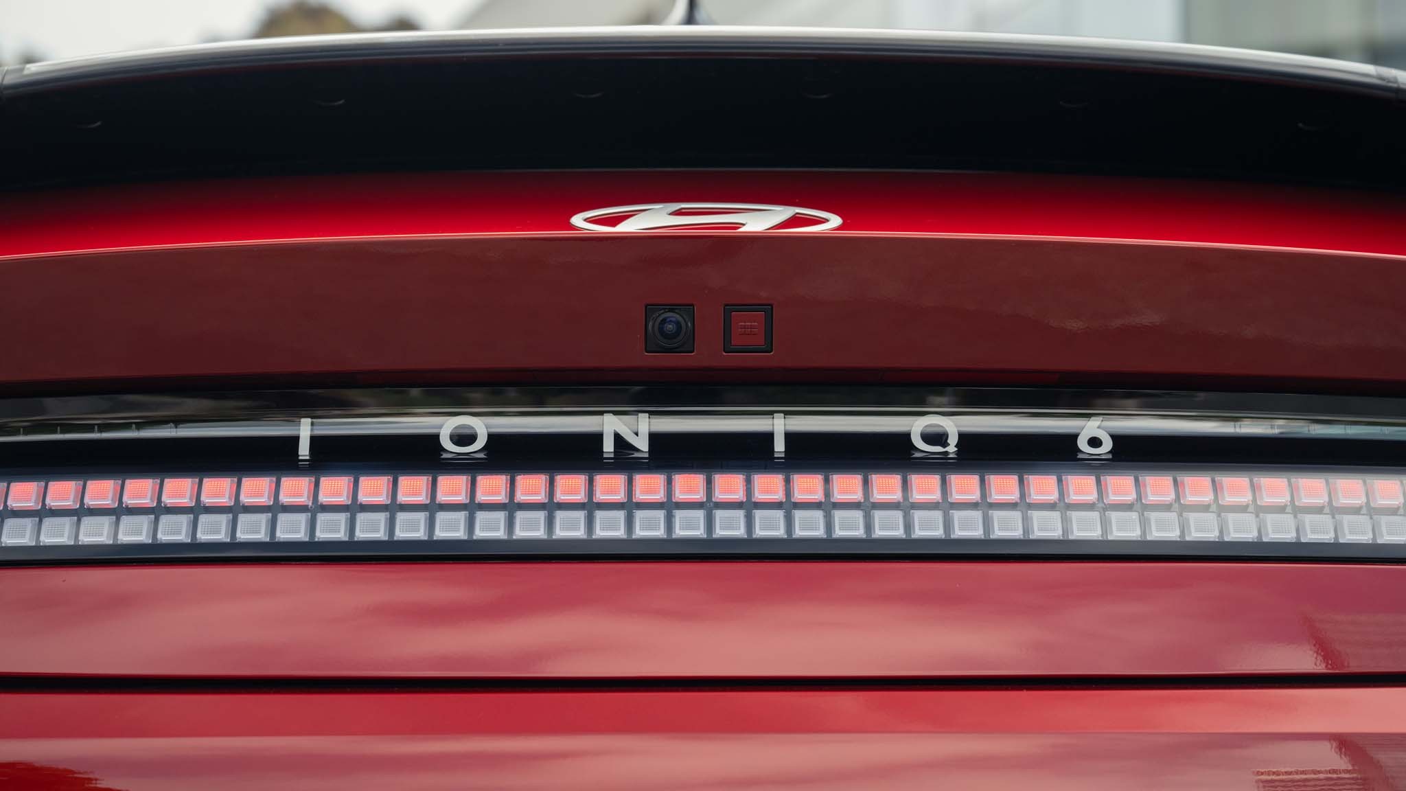 024 2024 hyundai ioniq 6 SE