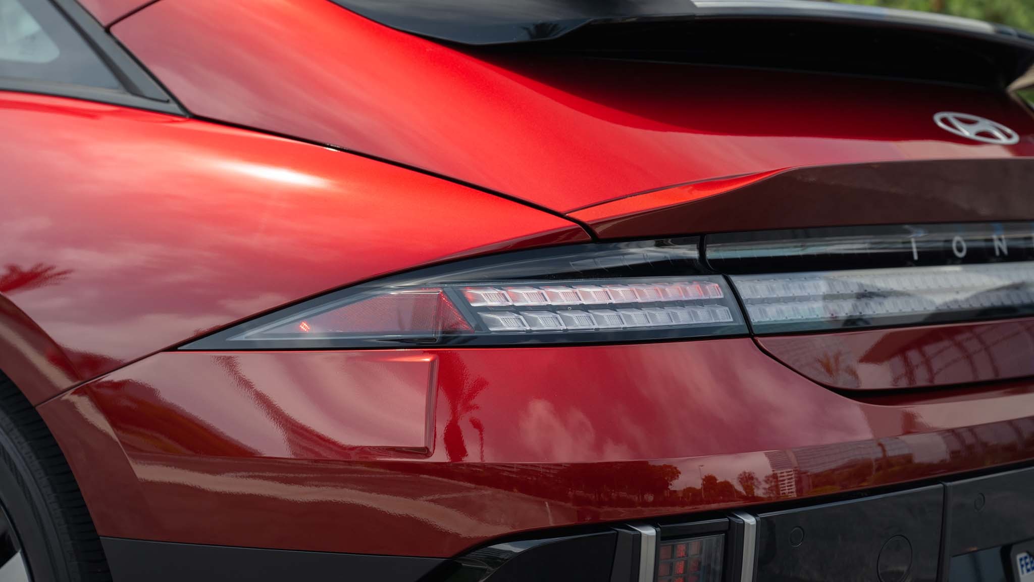 027 2024 hyundai ioniq 6 SE tailight
