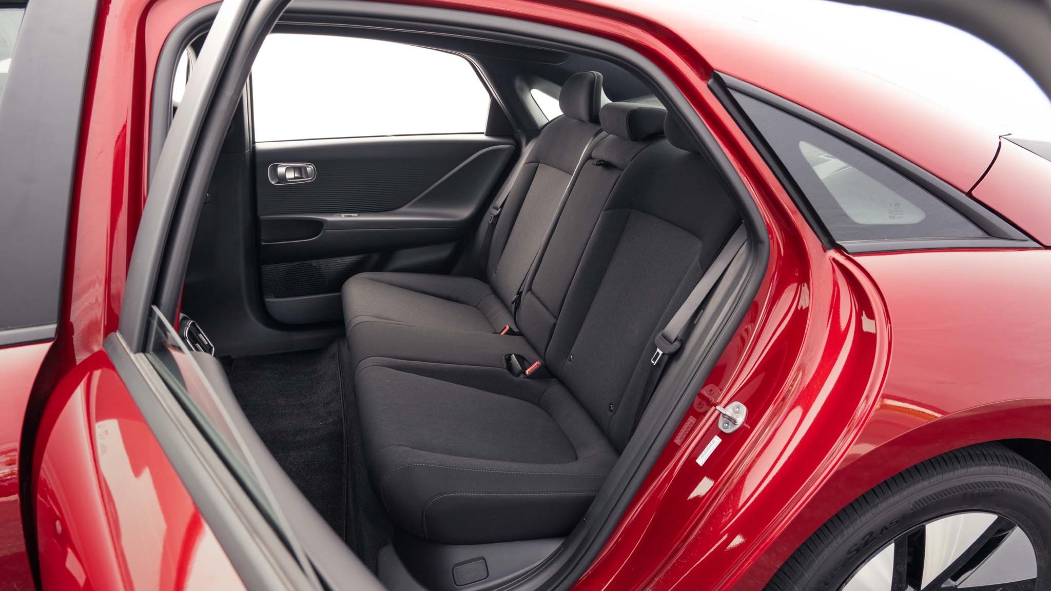 030 2024 hyundai ioniq 6 SE rear seats