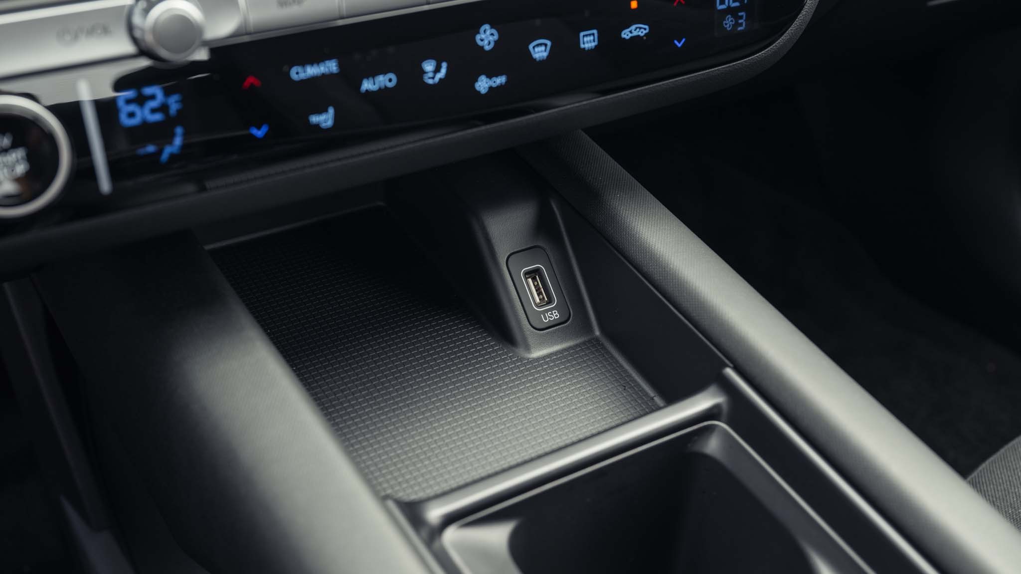 033 2024 hyundai ioniq 6 SE