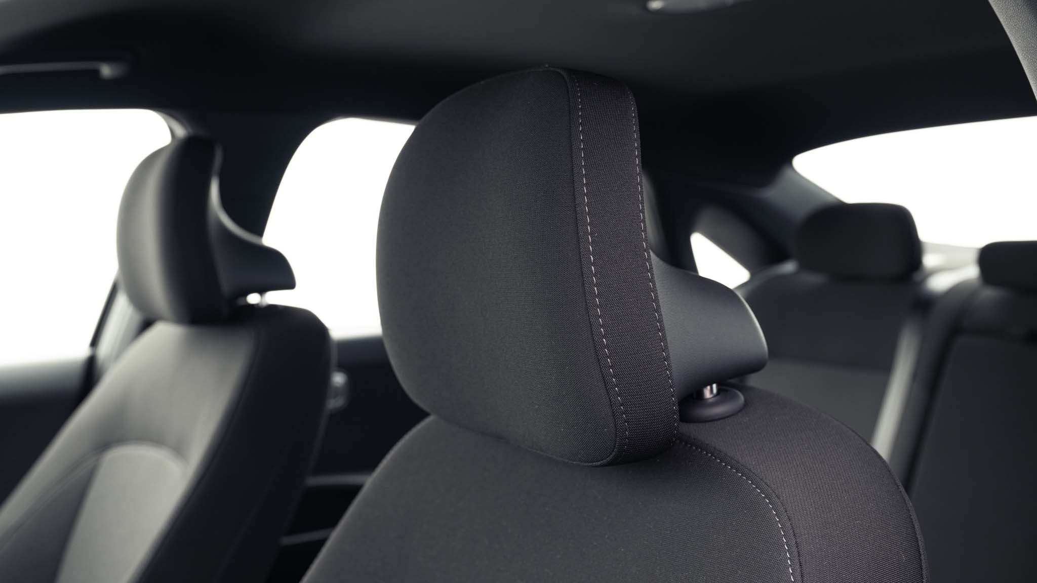 034 2024 hyundai ioniq 6 SE head rest