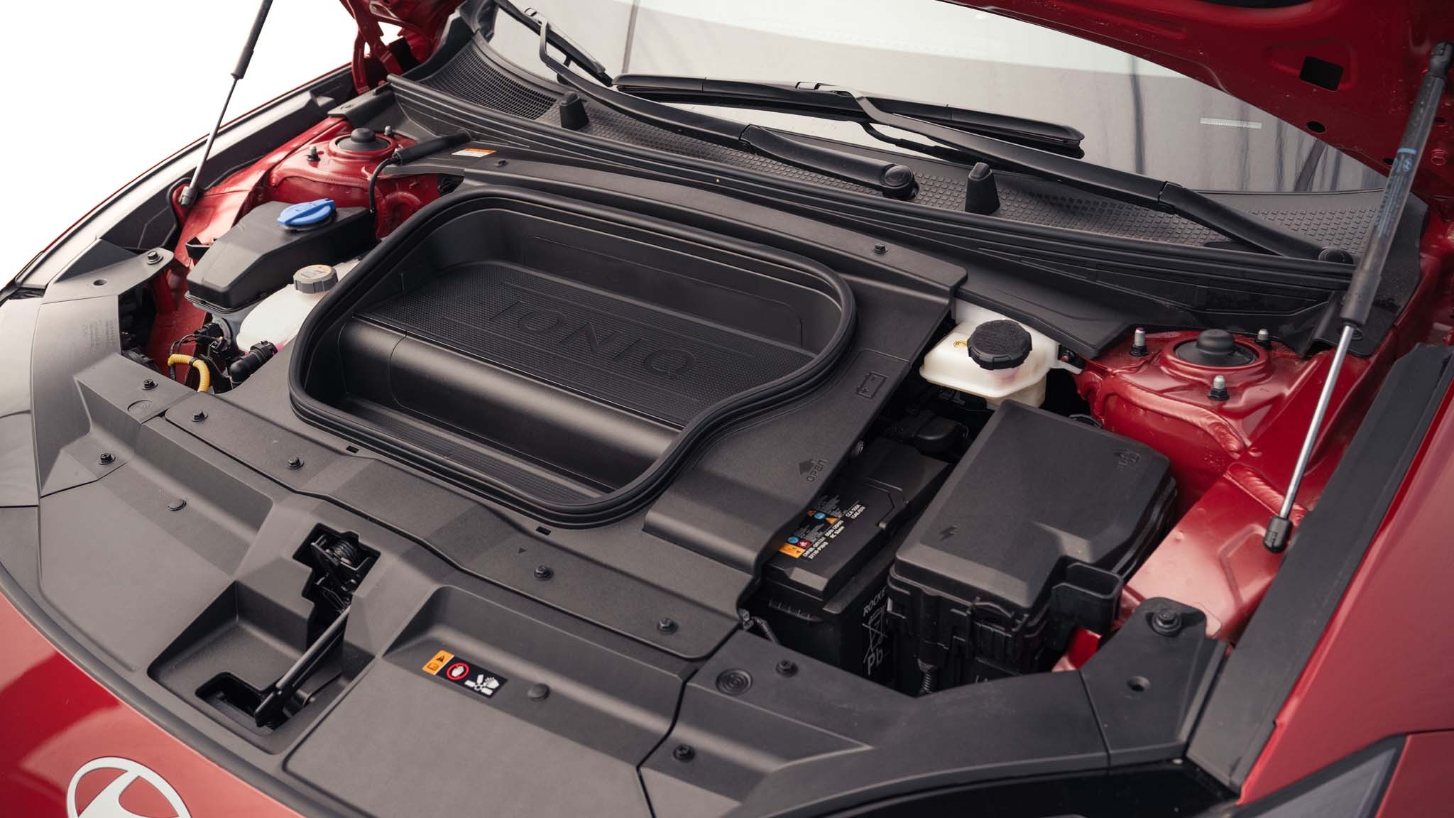 042 2024 hyundai ioniq 6 SE