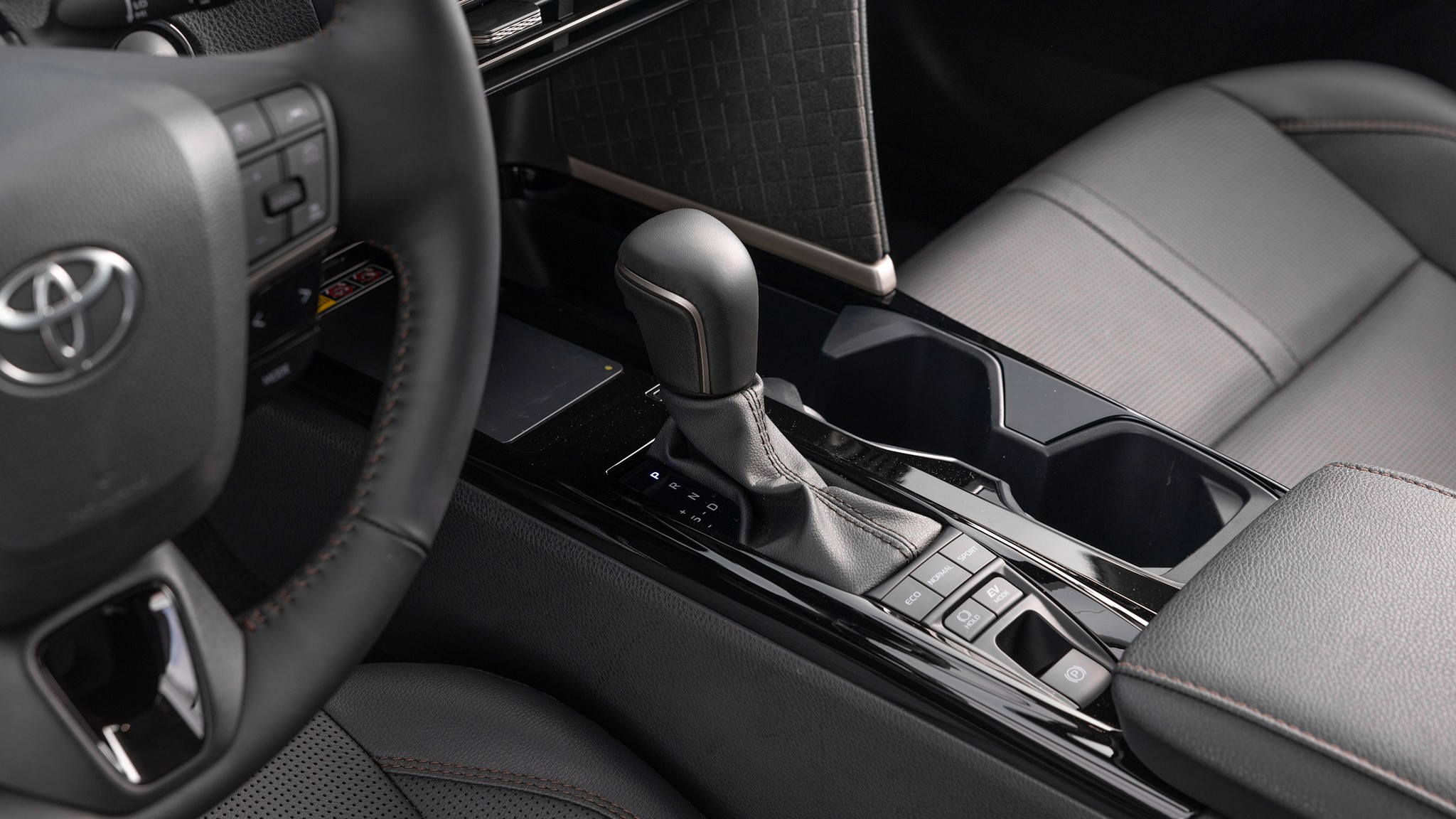 021 2025 Toyota Camry XLE center console