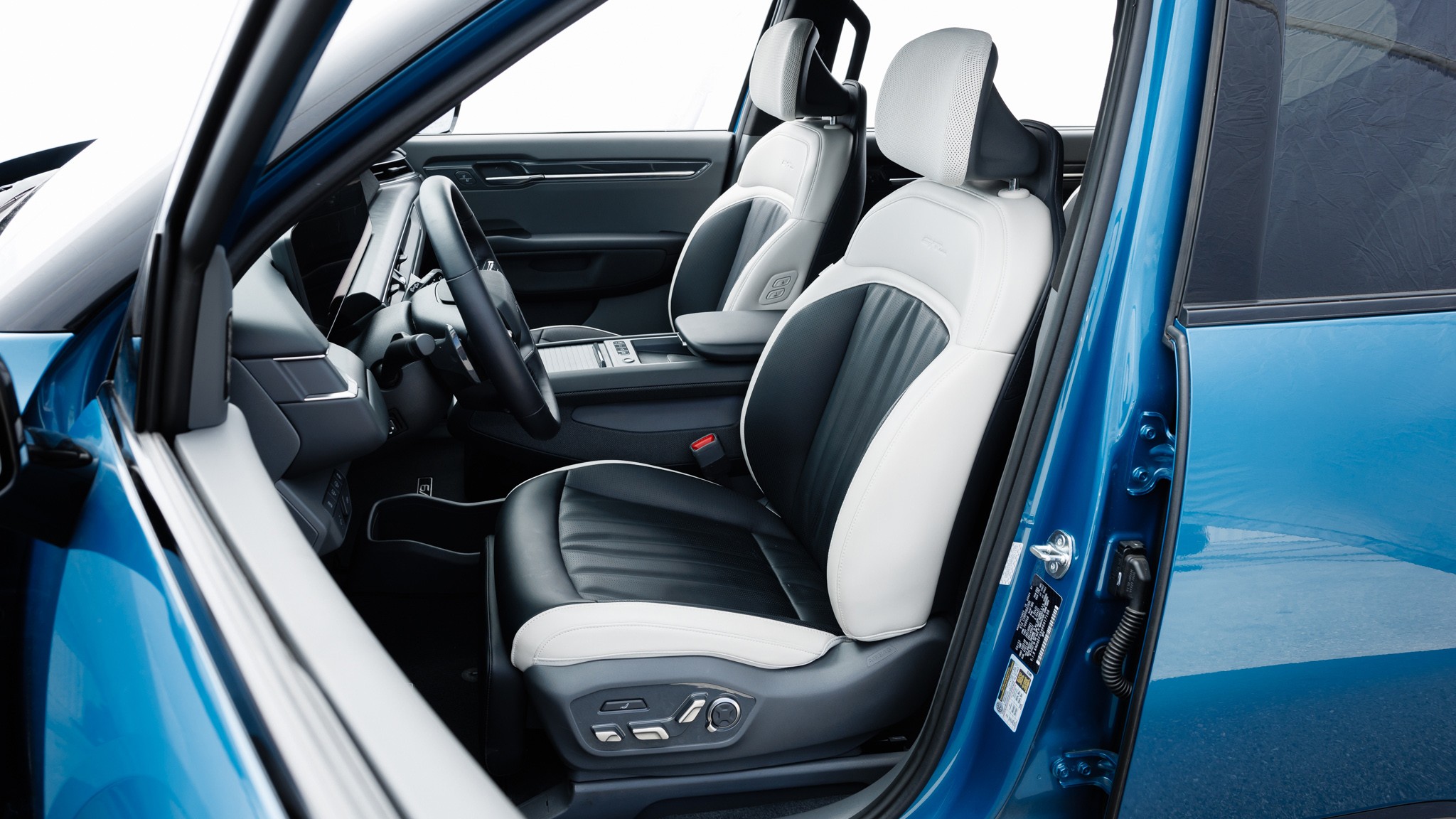 003 2024 Kia EV9 GT Line Front Seats