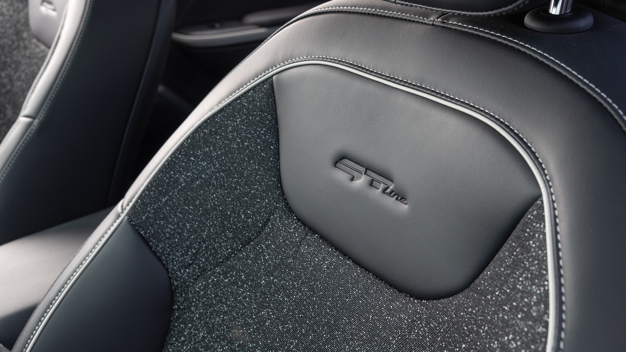 023 2025 Kia K4 GT Line