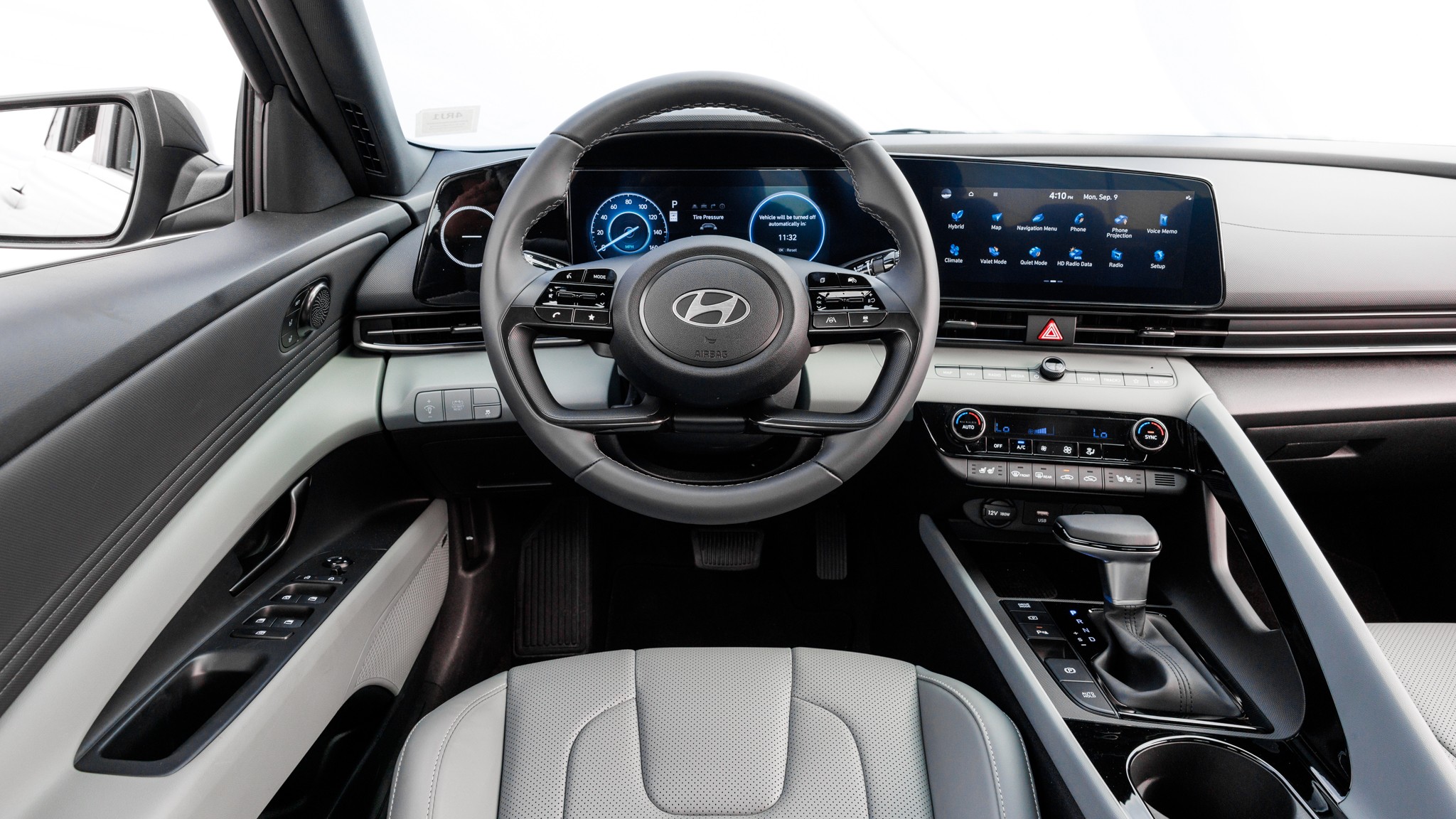 003 2024 Hyundai Elantra Hybrid COTY 2025 interior