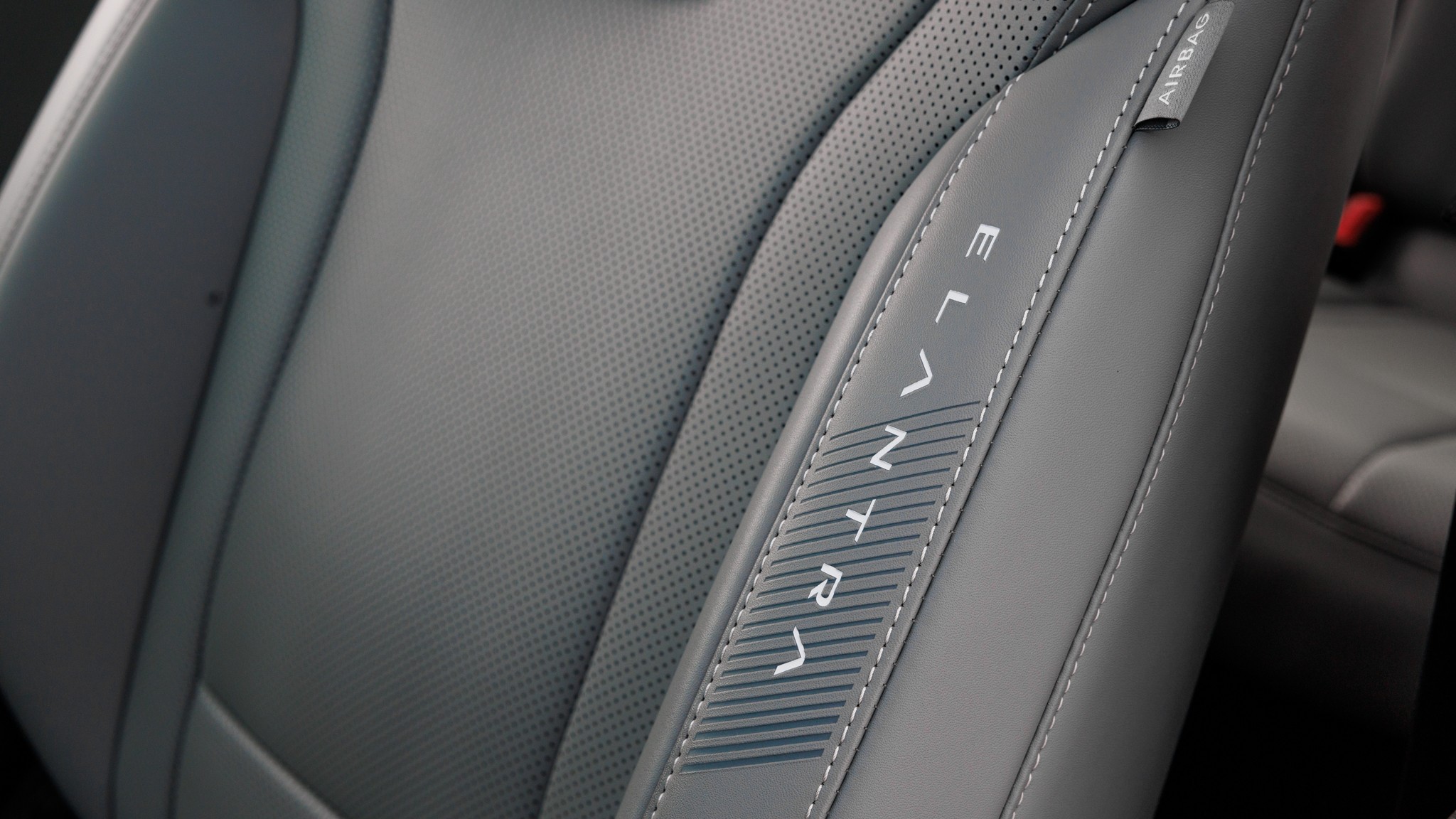 005 2024 Hyundai Elantra Hybrid COTY 2025