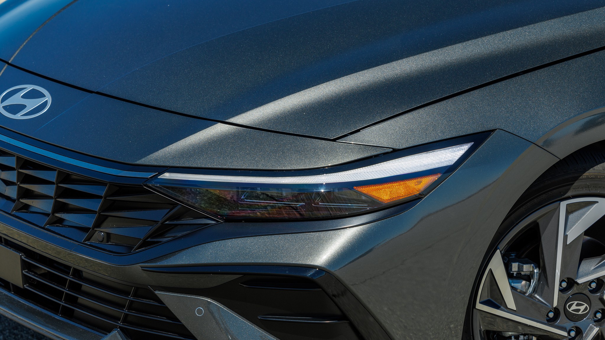 016 2024 Hyundai Elantra Hybrid COTY 2025 headlight