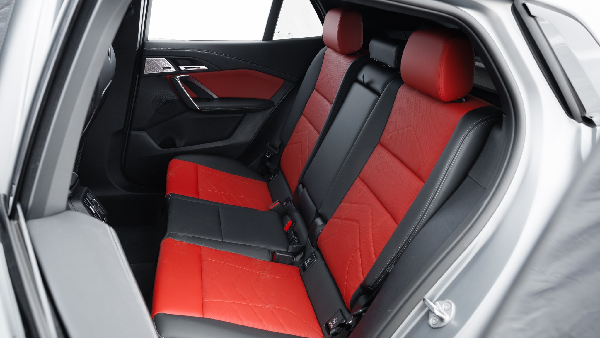 014 2024 BMW X2 M35i rear seats
