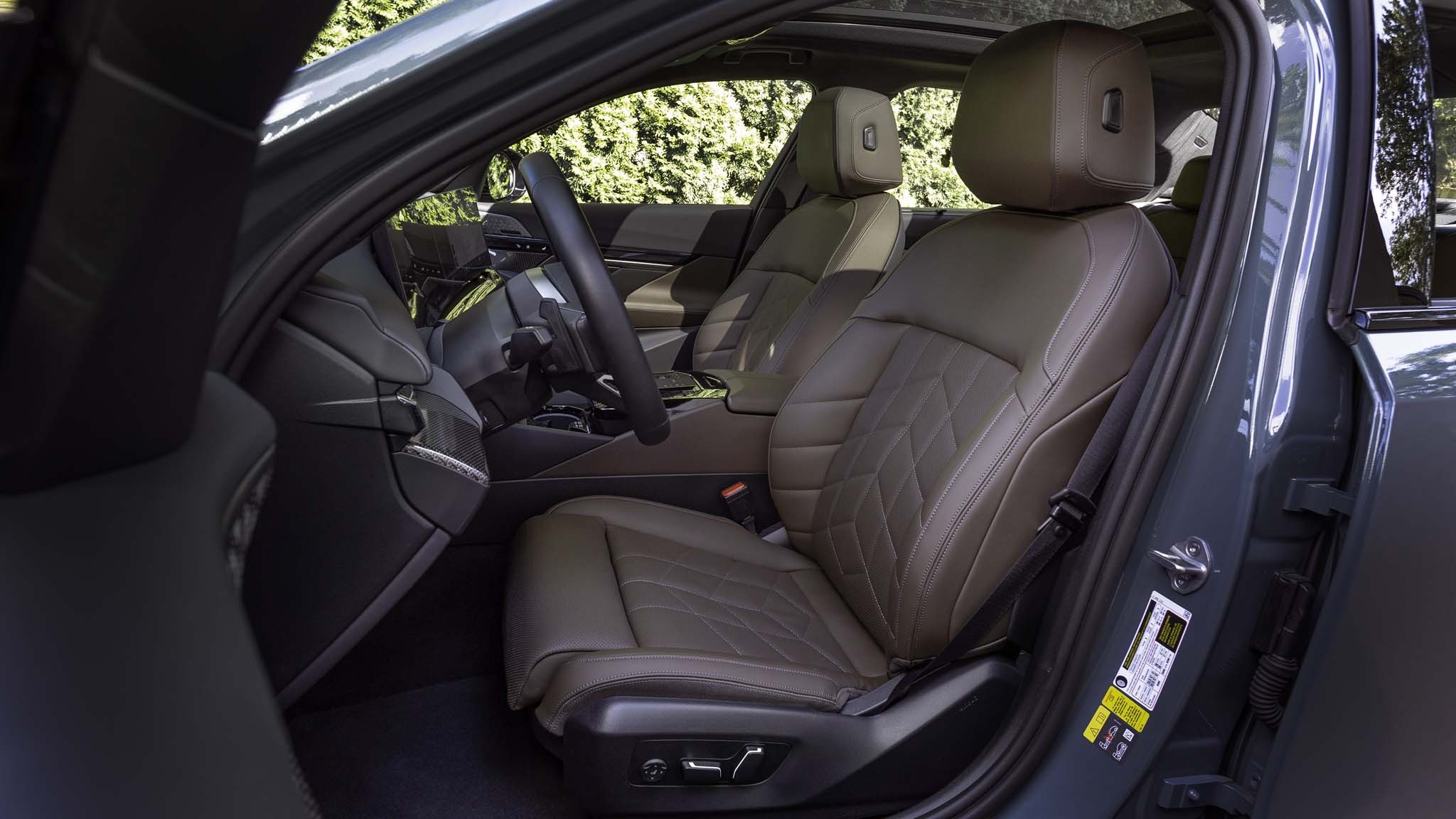 021 2024 BMW i5 M60 driver seats