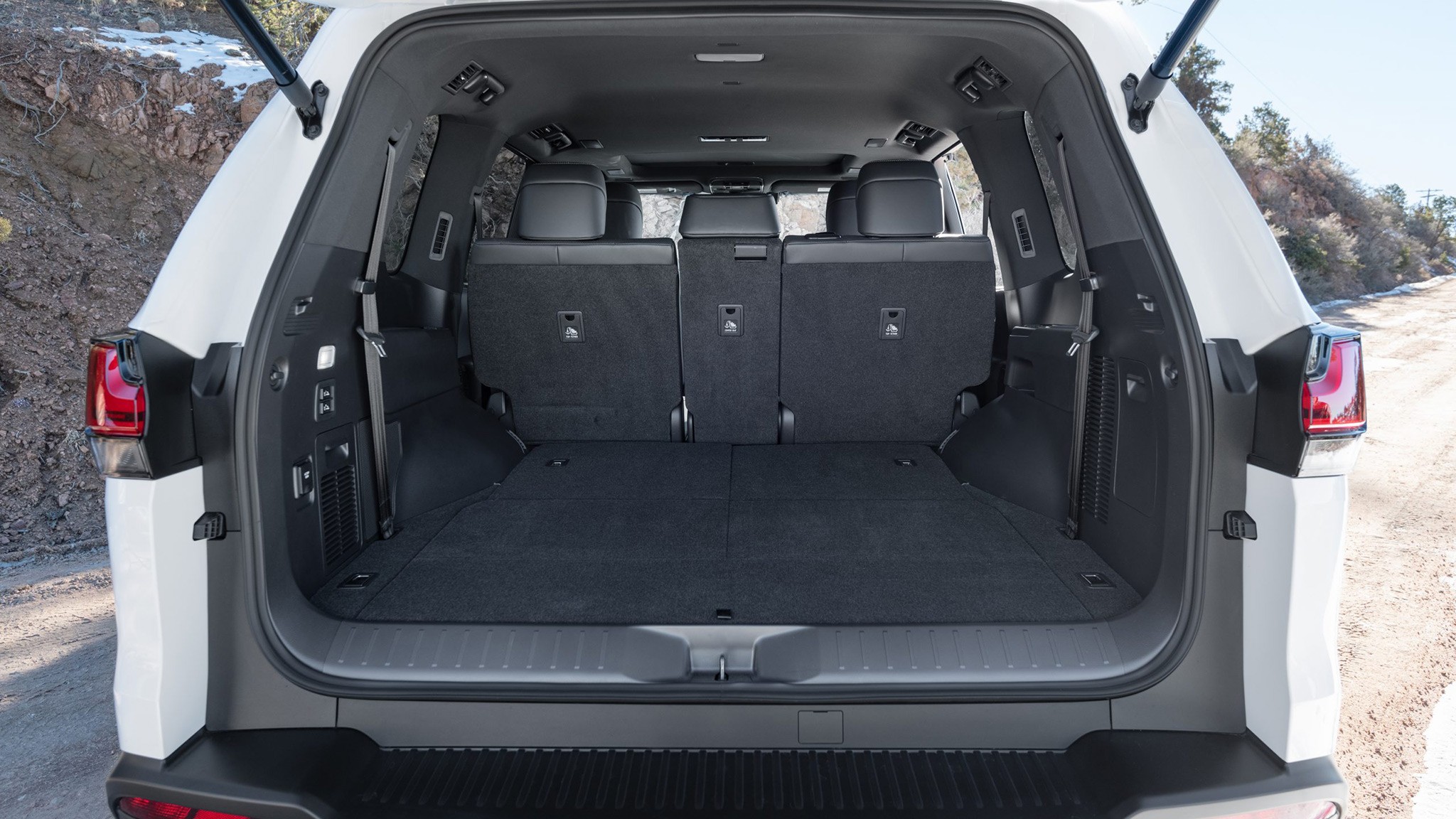 2025 Lexus LX600 F Sport 8