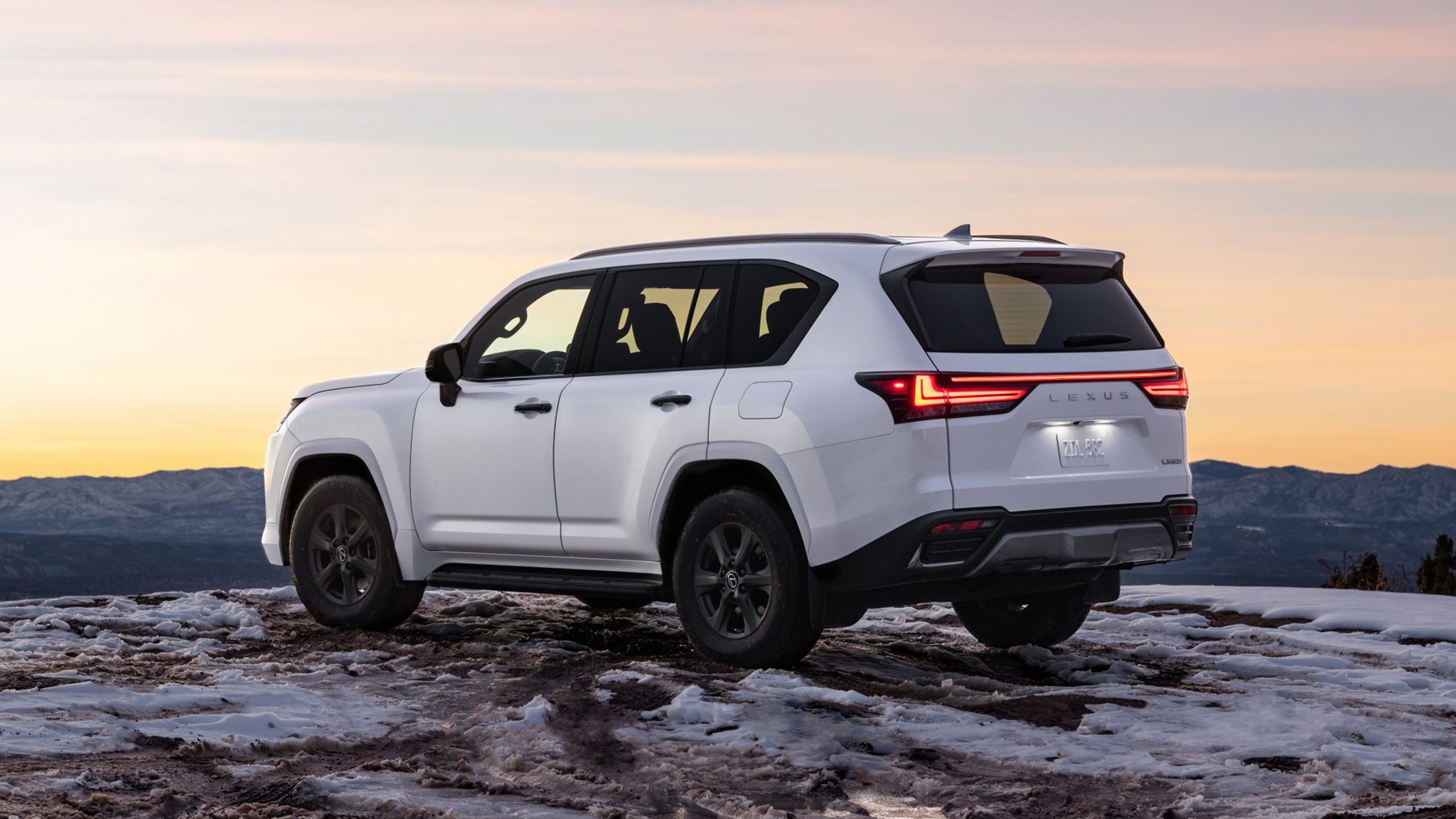 2025 Lexus LX600 Premium 4