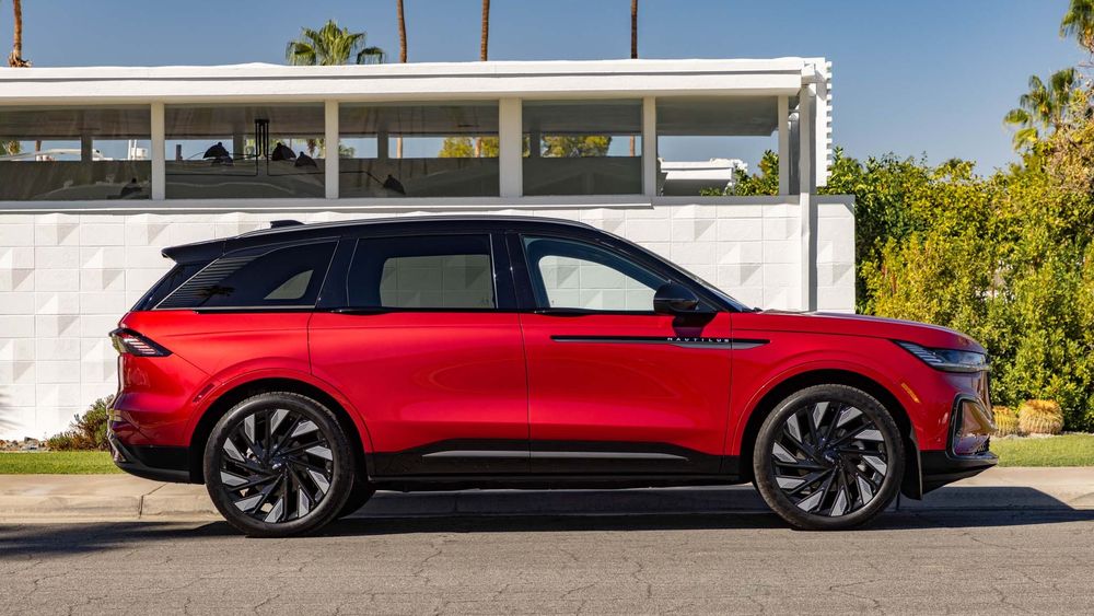 030 2025 Lincoln Nautilus