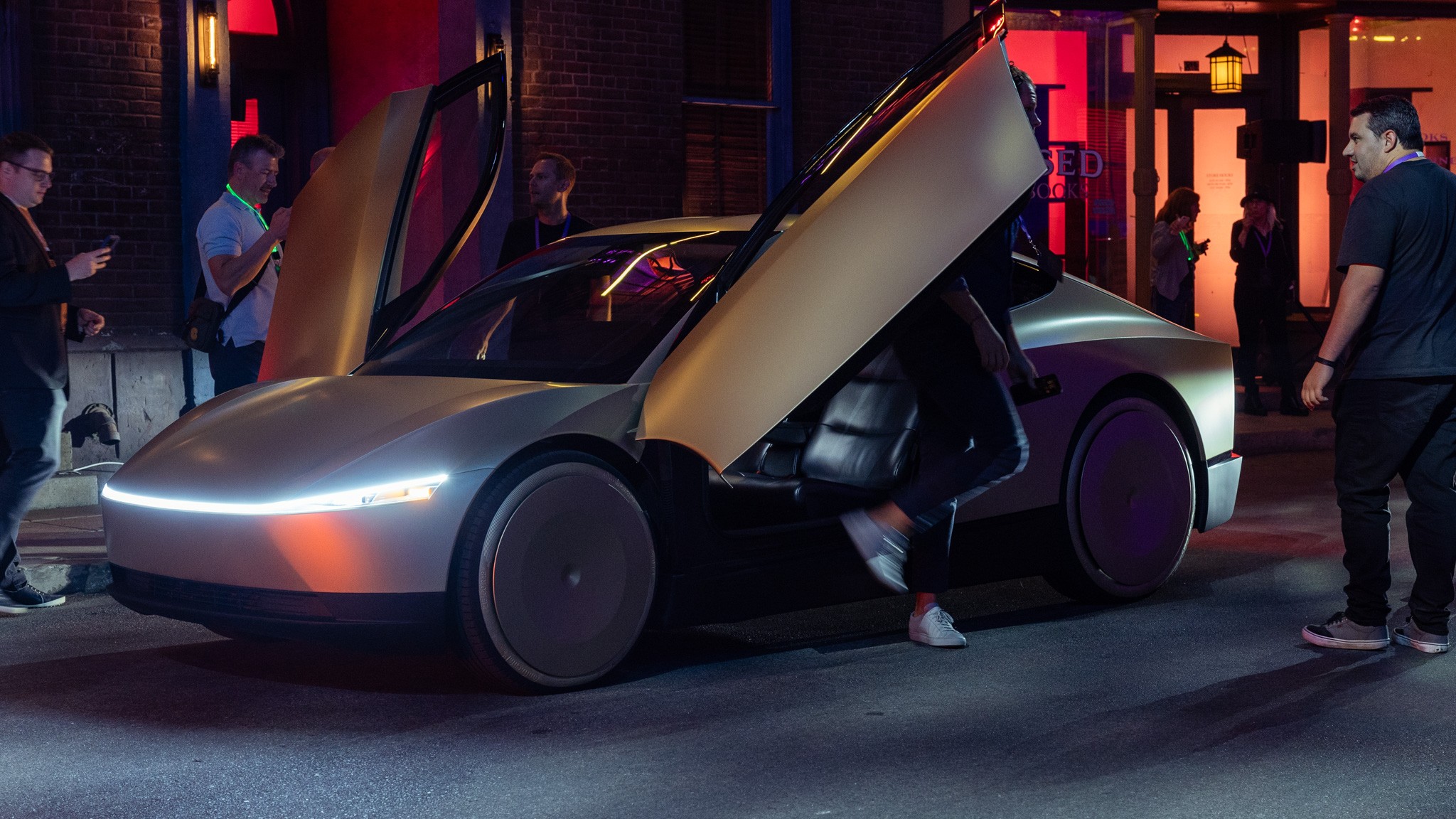 028 2025 Tesla RoboTaxi