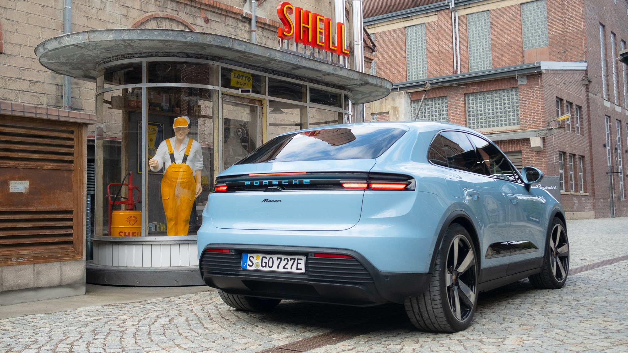 Macan EV Stuttgart Drive 19
