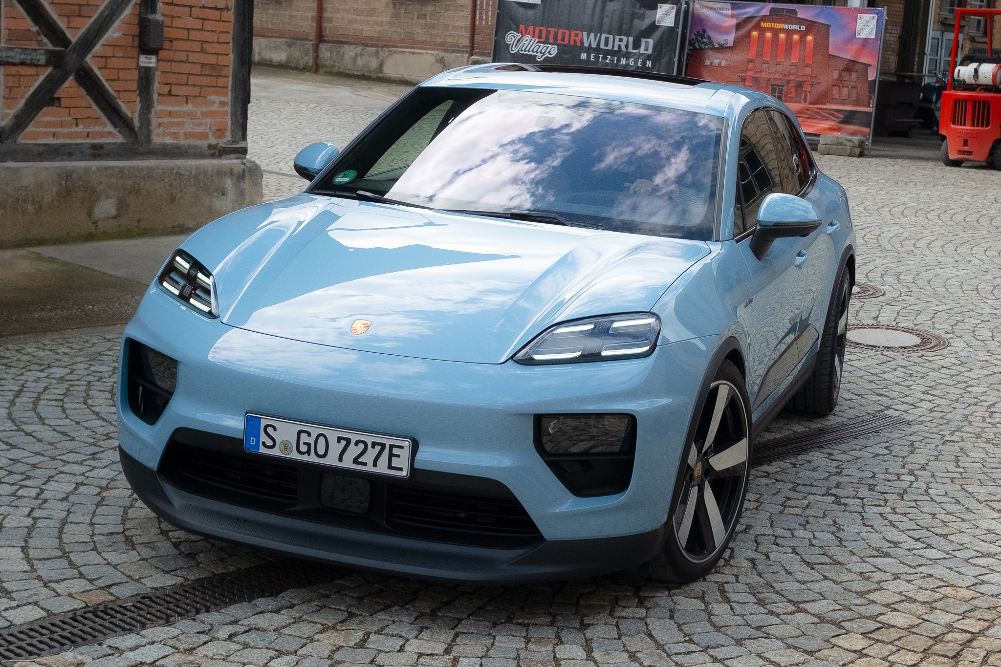 Macan EV Stuttgart Drive 14