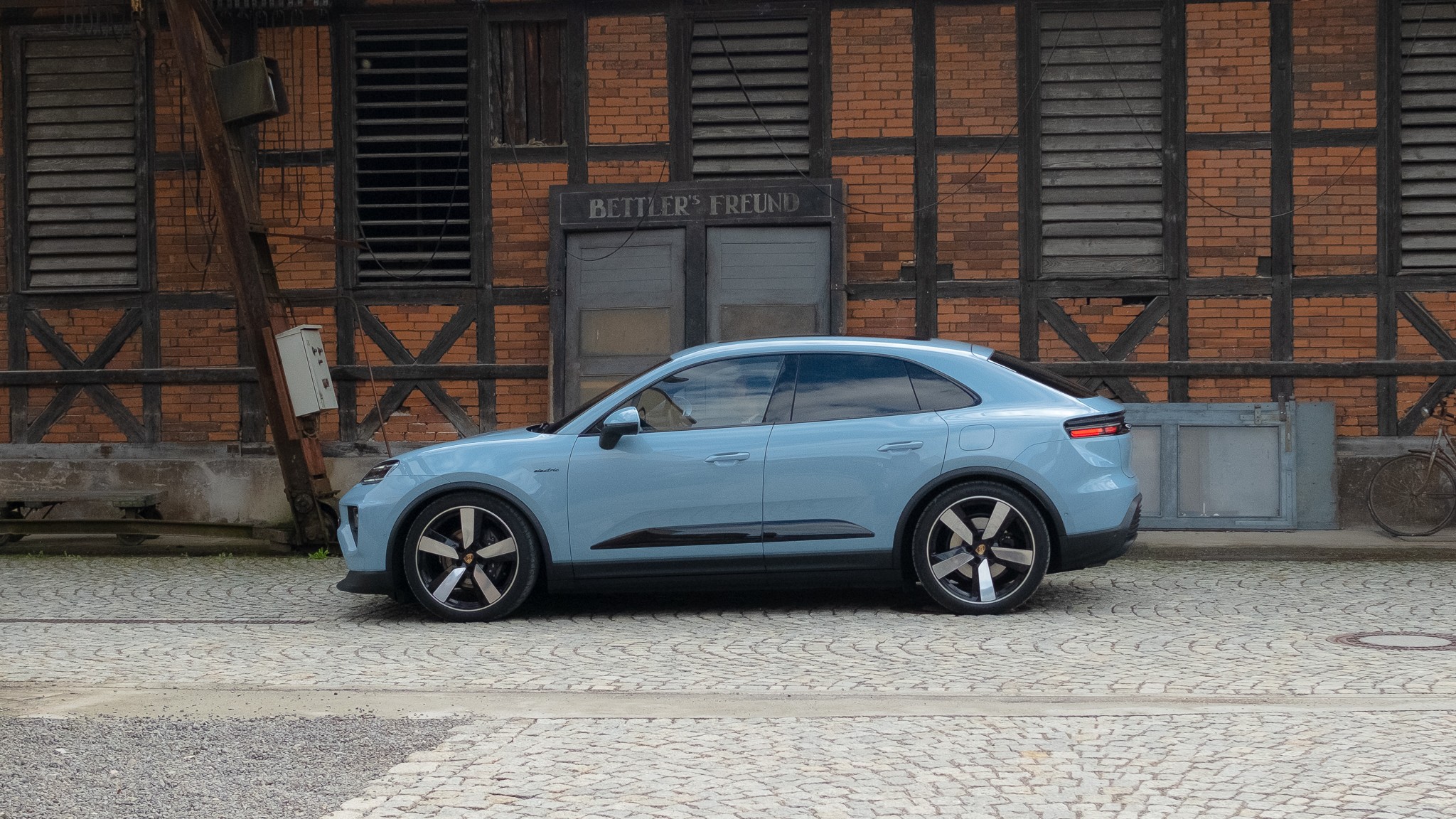 Macan EV Stuttgart Drive 9