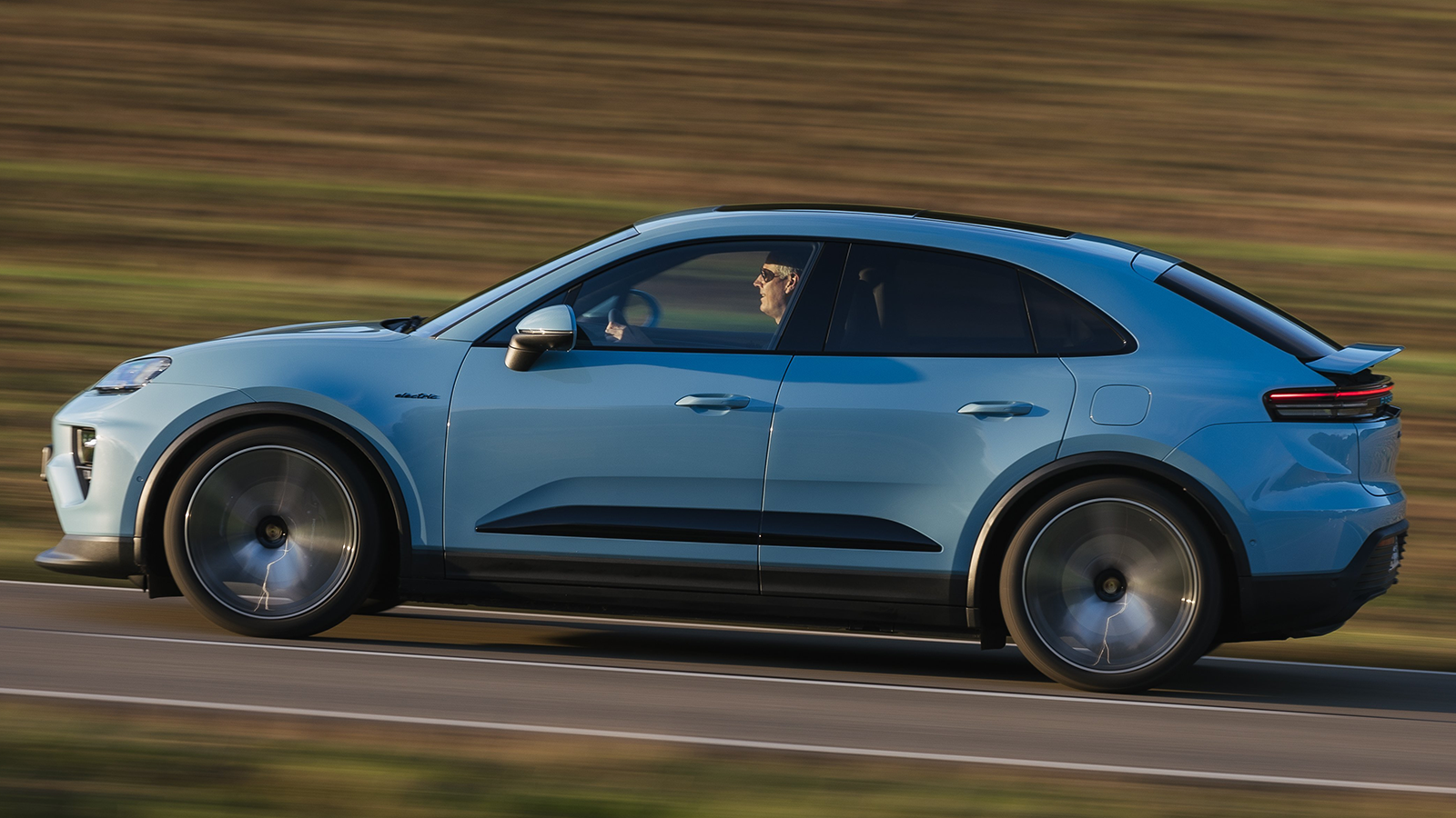 2025 Porsche Macan EV base 15