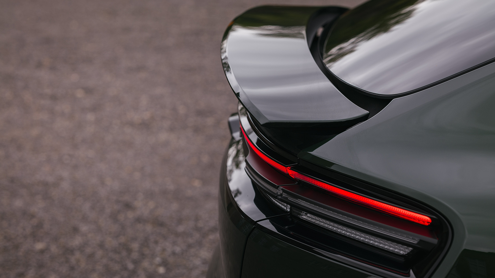 2025 Porsche Macan EV 4S 19