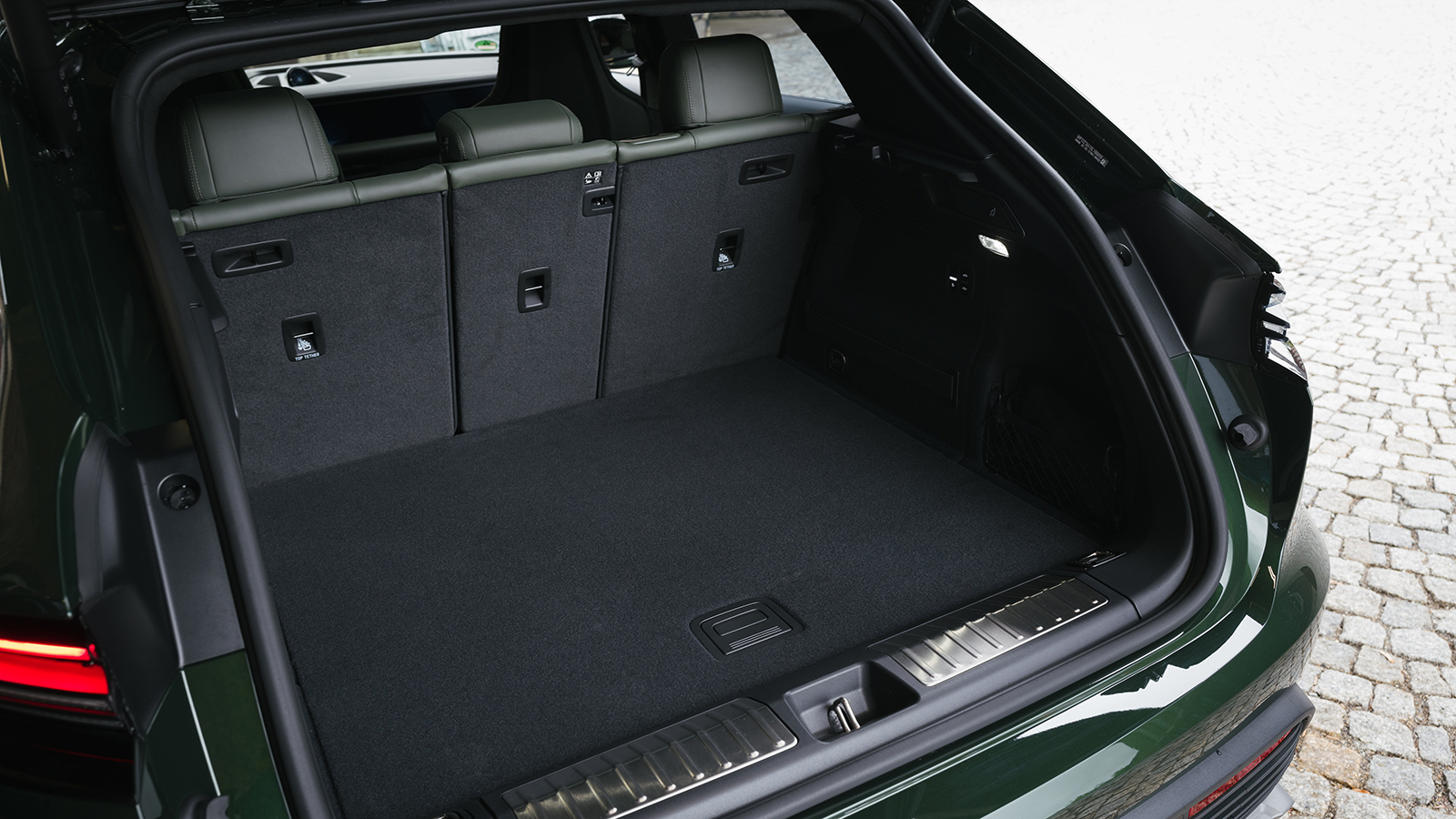 2025 Porsche Macan EV 4S 16