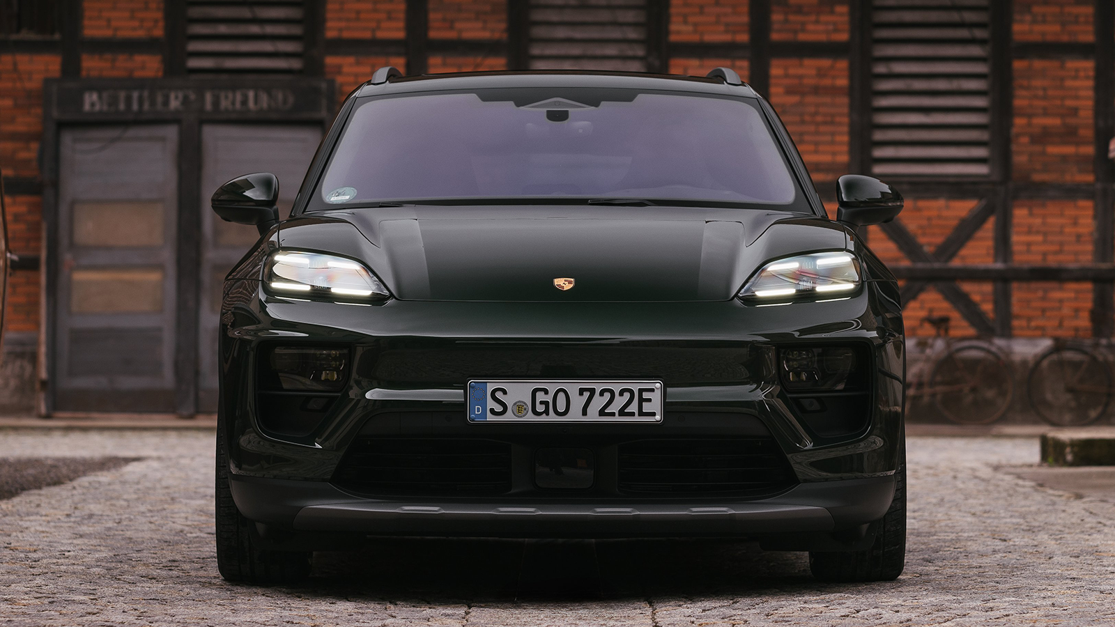 2025 Porsche Macan EV 4S 9