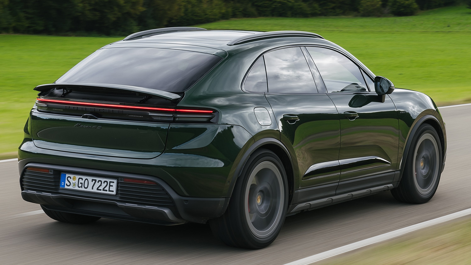 2025 Porsche Macan EV 4S 5